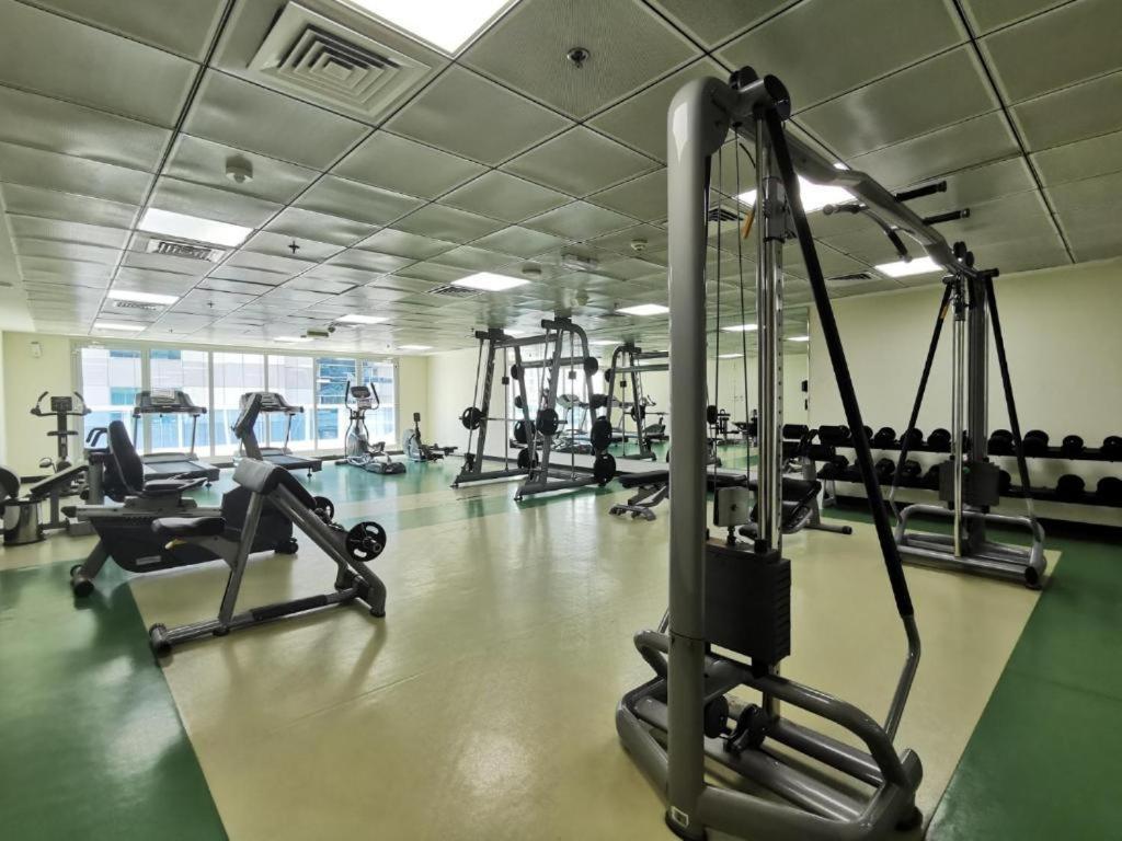 Modern Renovated Spacious With Pool, Gym & Jacuzzi Access In Marina, Step To Metro * Dubai