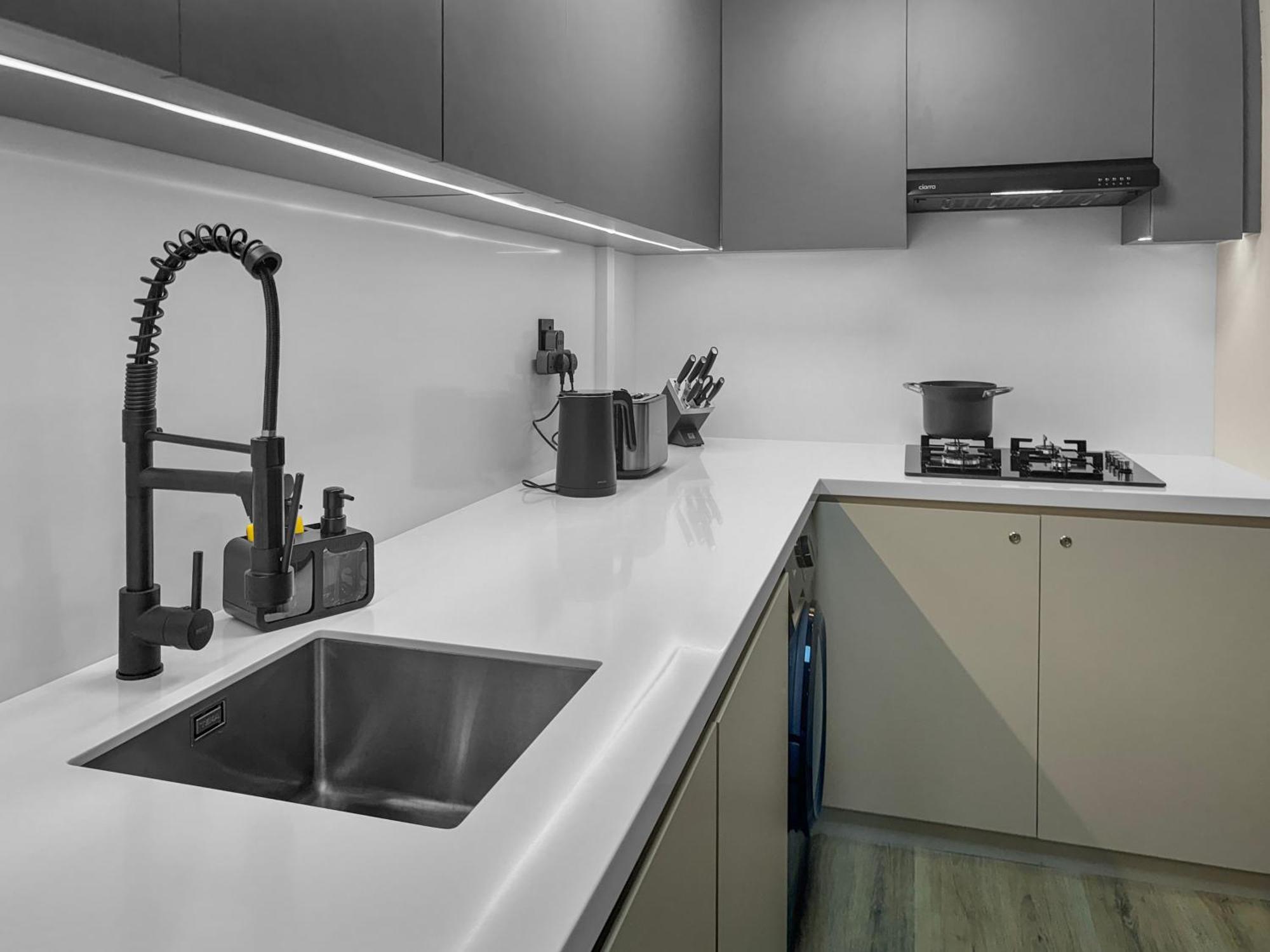 Apartment Modern Renovated Spacious With Pool, Gym & Jacuzzi Access In Marina, Step To Metro