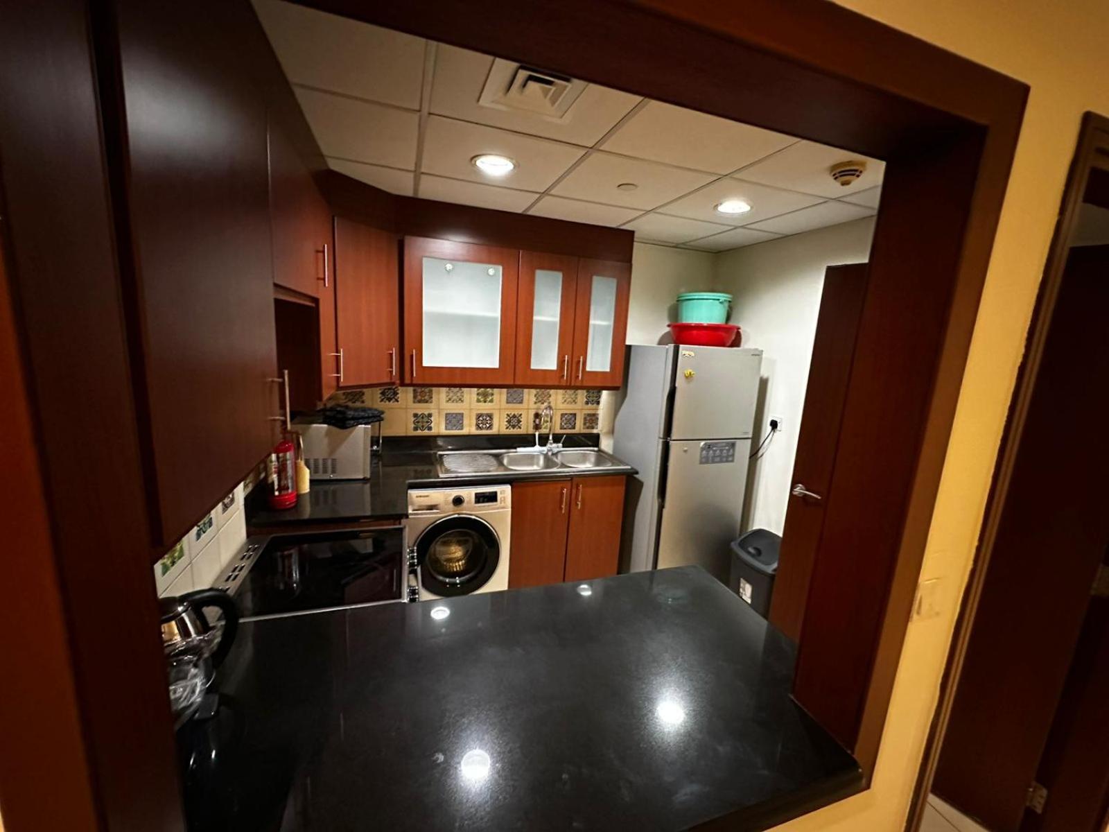 Spacious Bedroom With Easy Access To The Tram And Beach, Located Near Jbr Walk Dubai