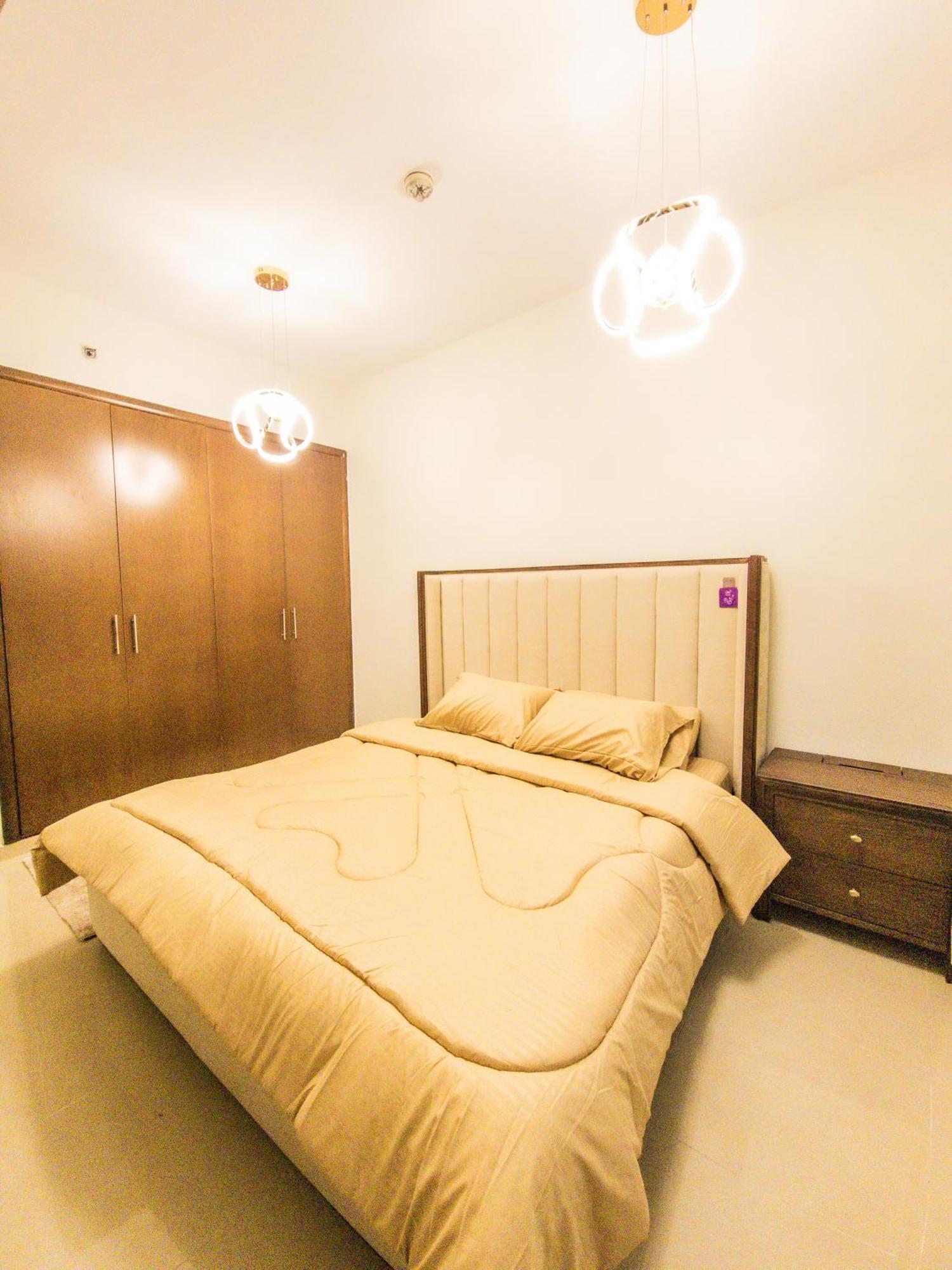 Apartment Lavish 1 Bedroom Downtown