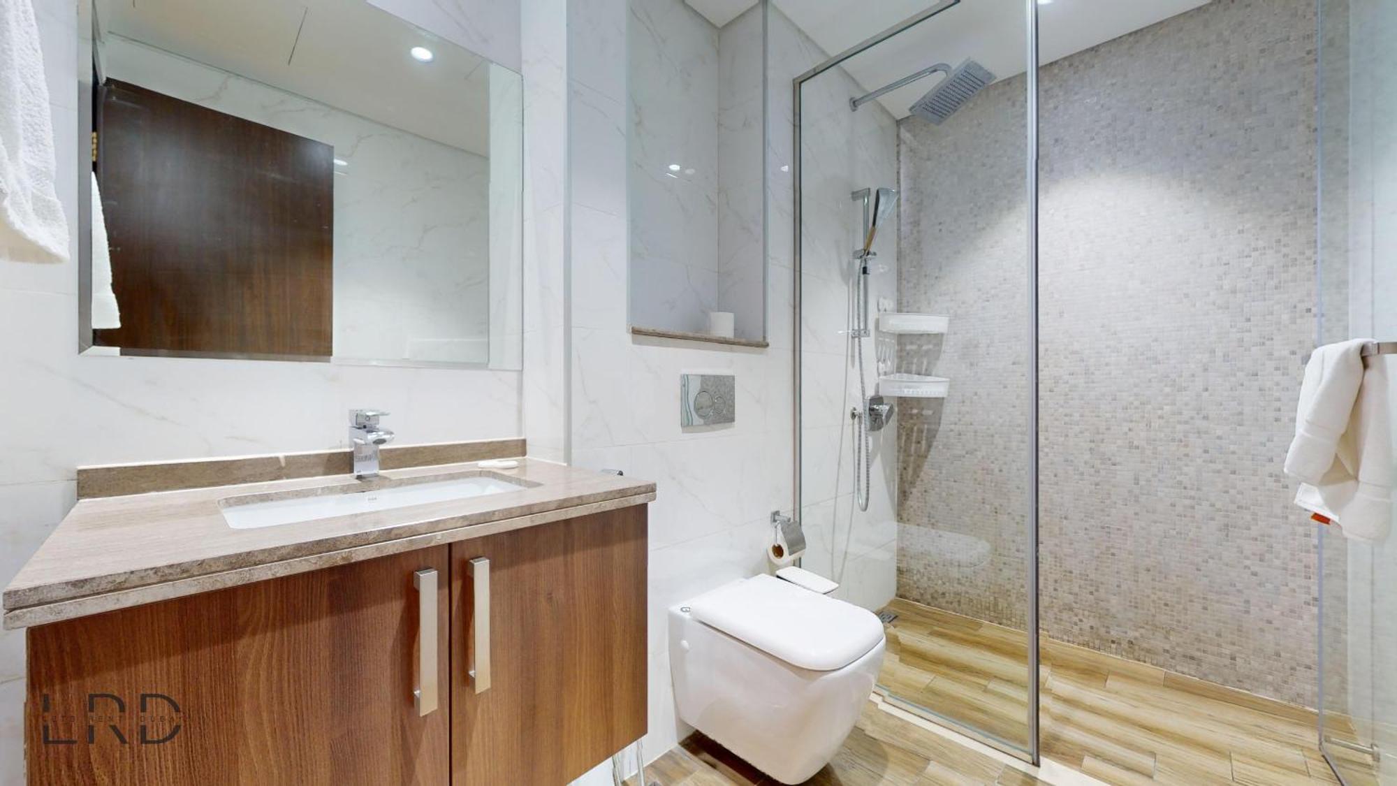 Stunning 2-bed With Canal View Apartment