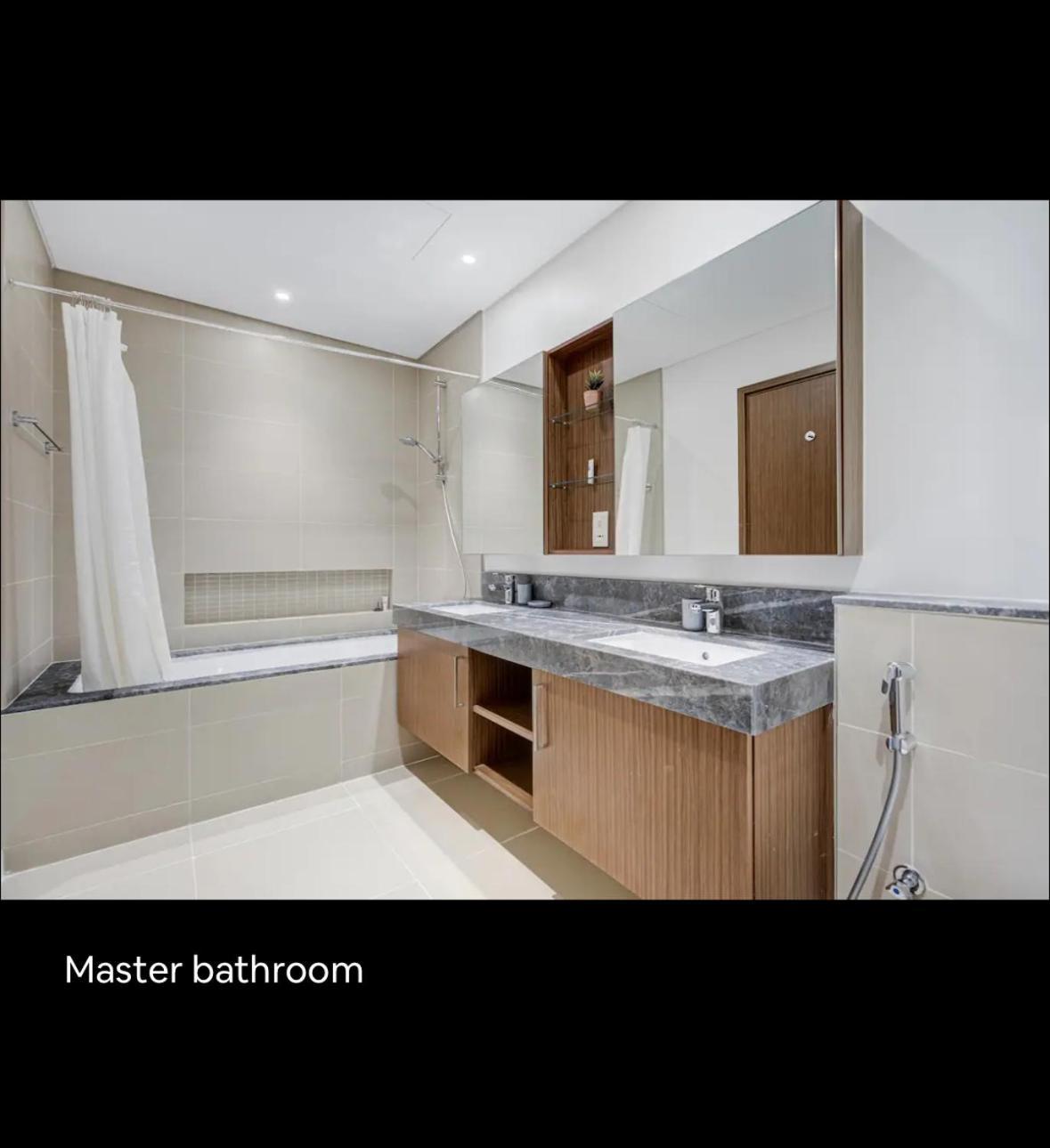 Luxurious With Sea View Apartment *