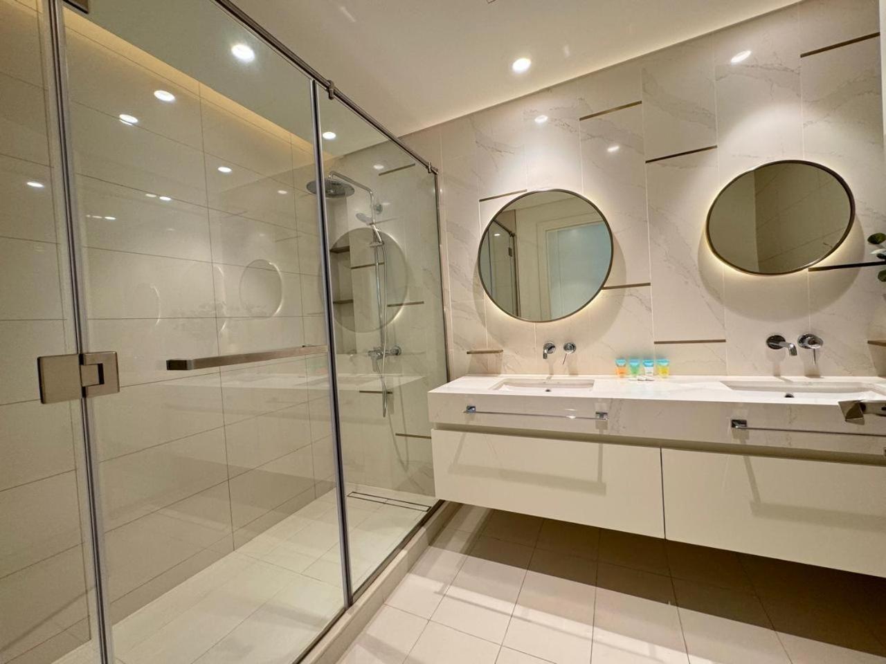 2br Modern Vista Emaar Beachfront * Dubai