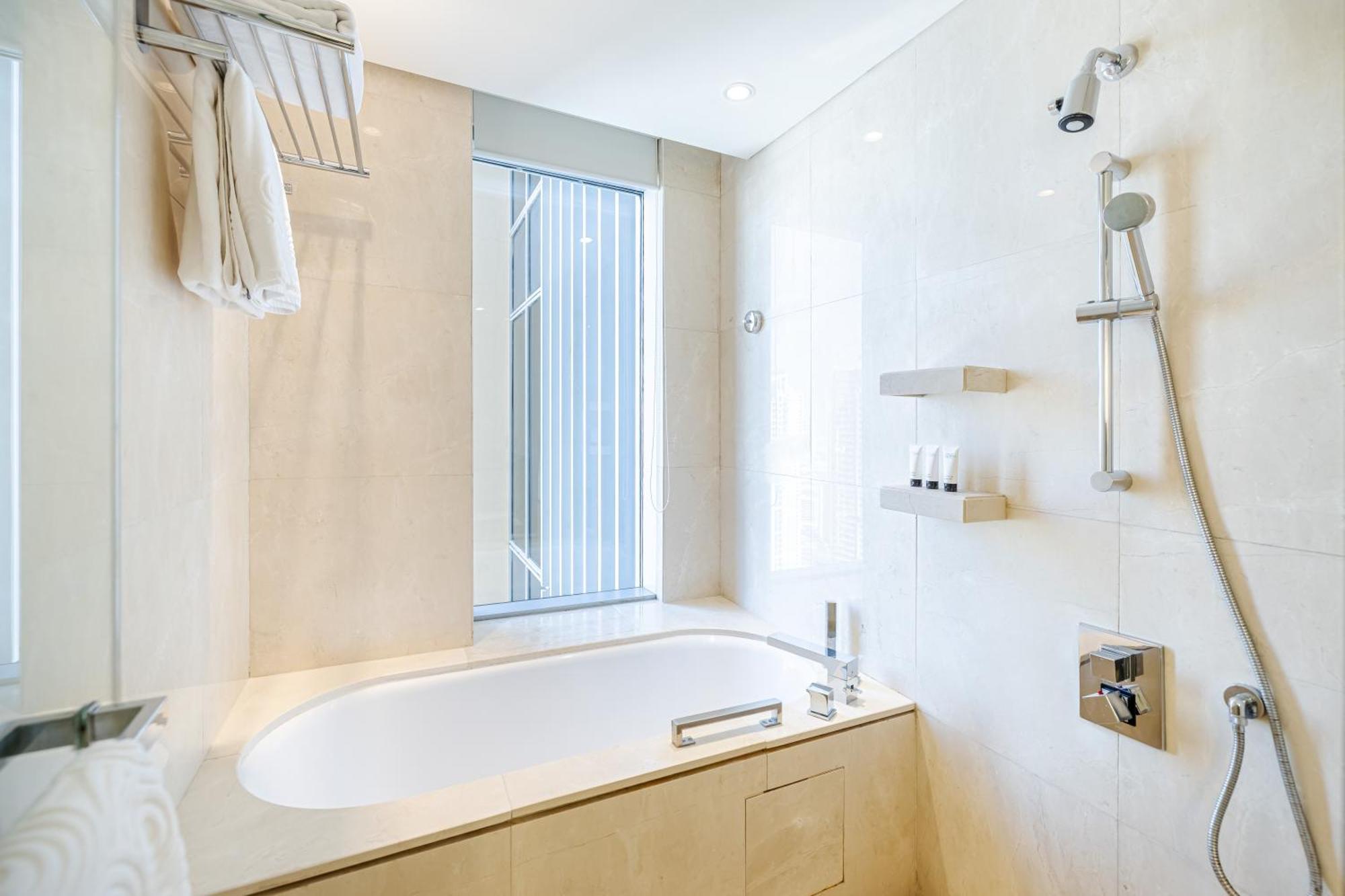 Marina View With Direct Access To Marina Mall Apartment *
