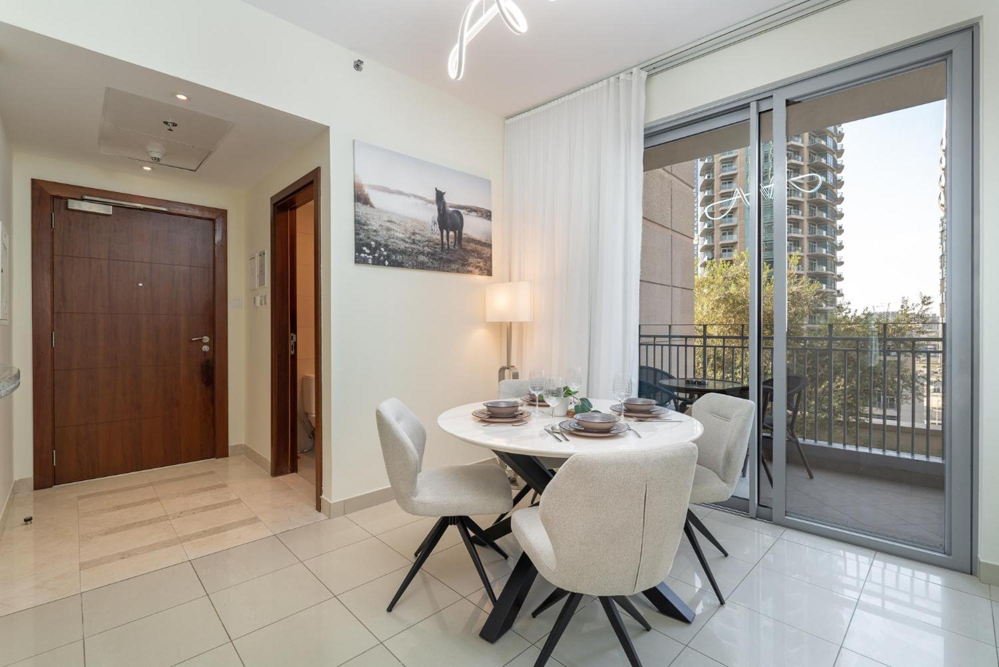 Apartment A Grand 1 Bedroom In Downtown That Sleeps 6 Dubai