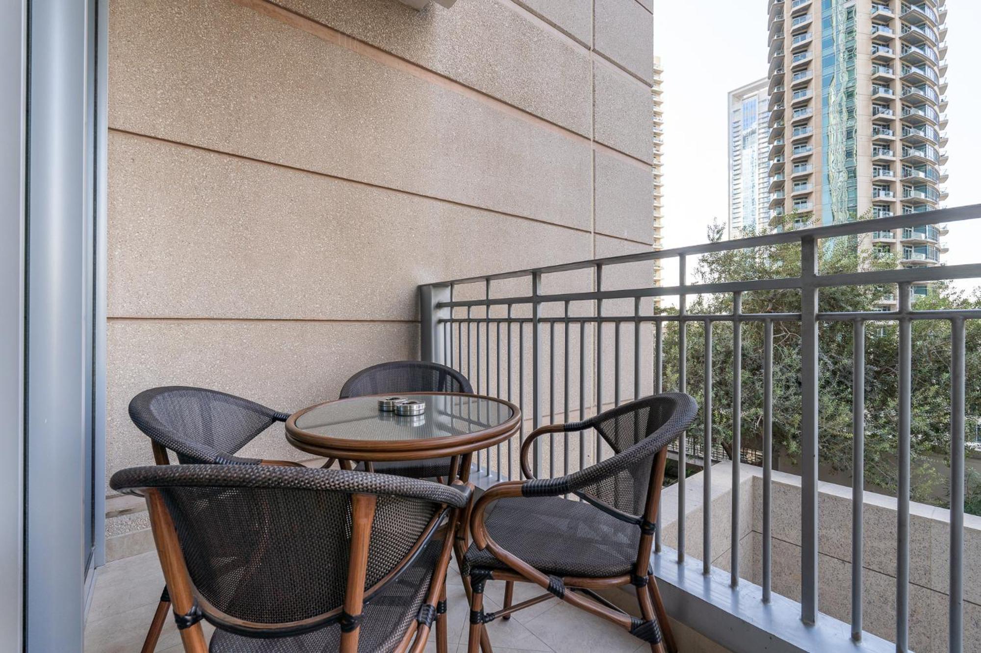 A Grand 1 Bedroom In Downtown That Sleeps 6 Apartment Dubai