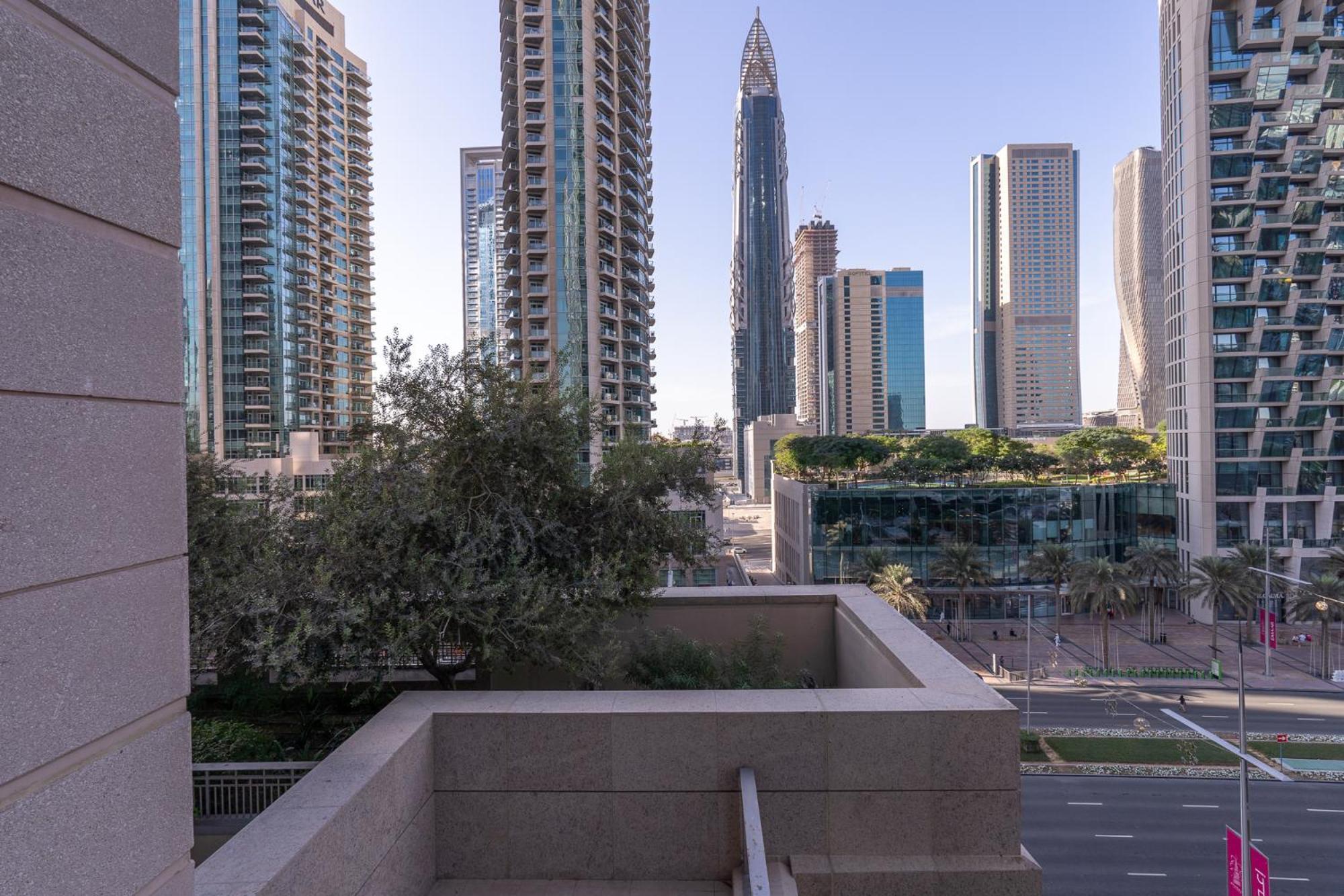 A Grand 1 Bedroom In Downtown That Sleeps 6 Apartment Dubai
