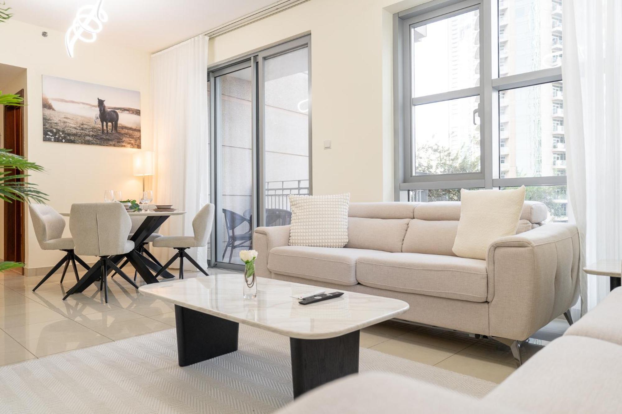 A Grand 1 Bedroom In Downtown That Sleeps 6 Apartment *