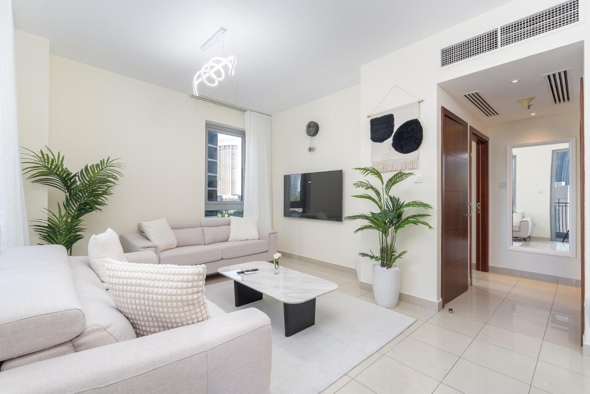 A Grand 1 Bedroom In Downtown That Sleeps 6 Dubai
