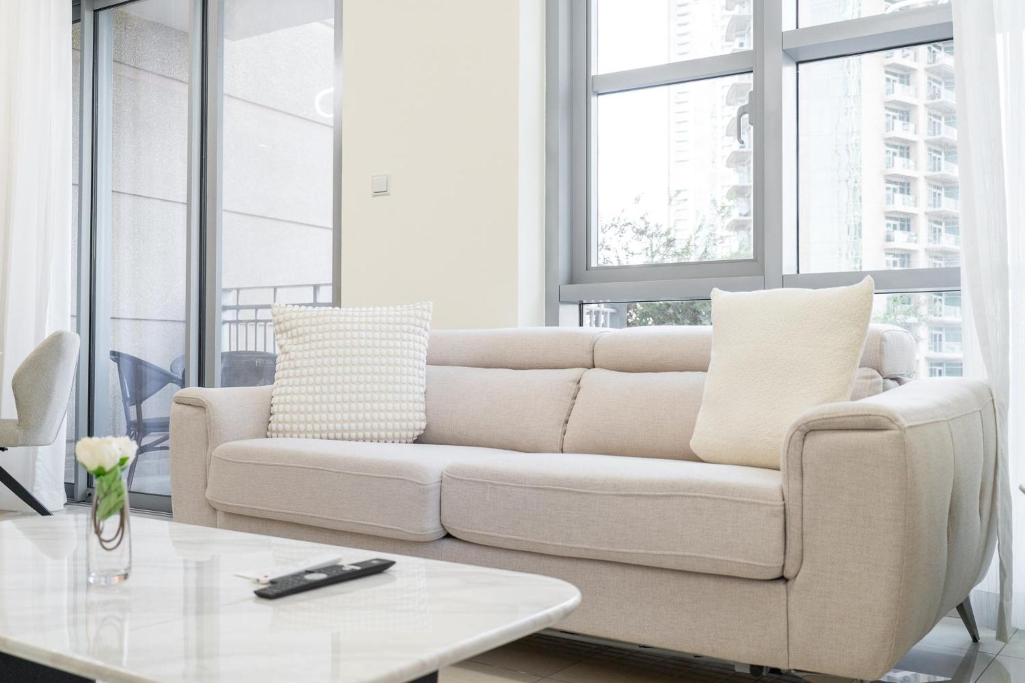 A Grand 1 Bedroom In Downtown That Sleeps 6 * Dubai