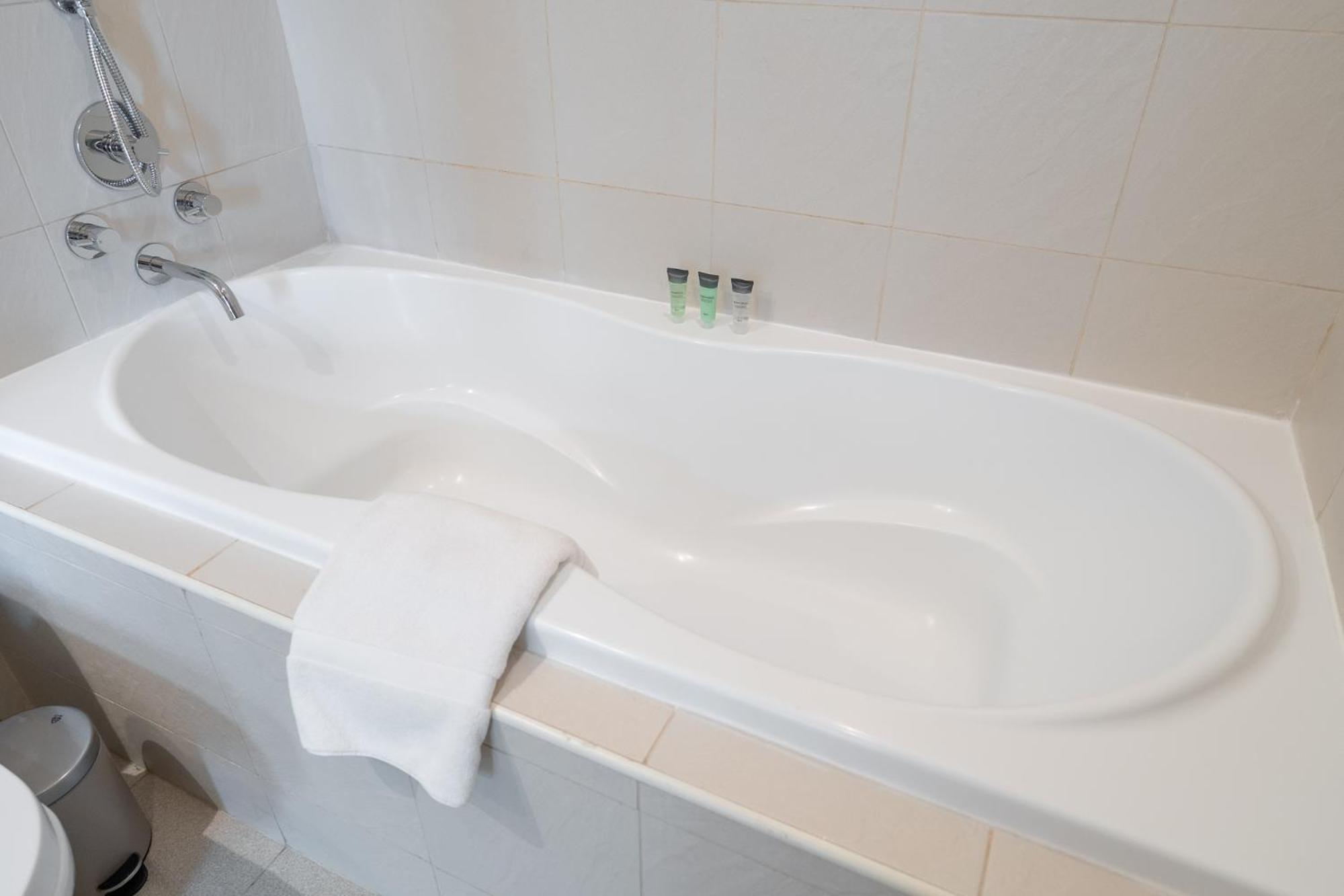 Apartment A Grand 1 Bedroom In Downtown That Sleeps 6 Dubai