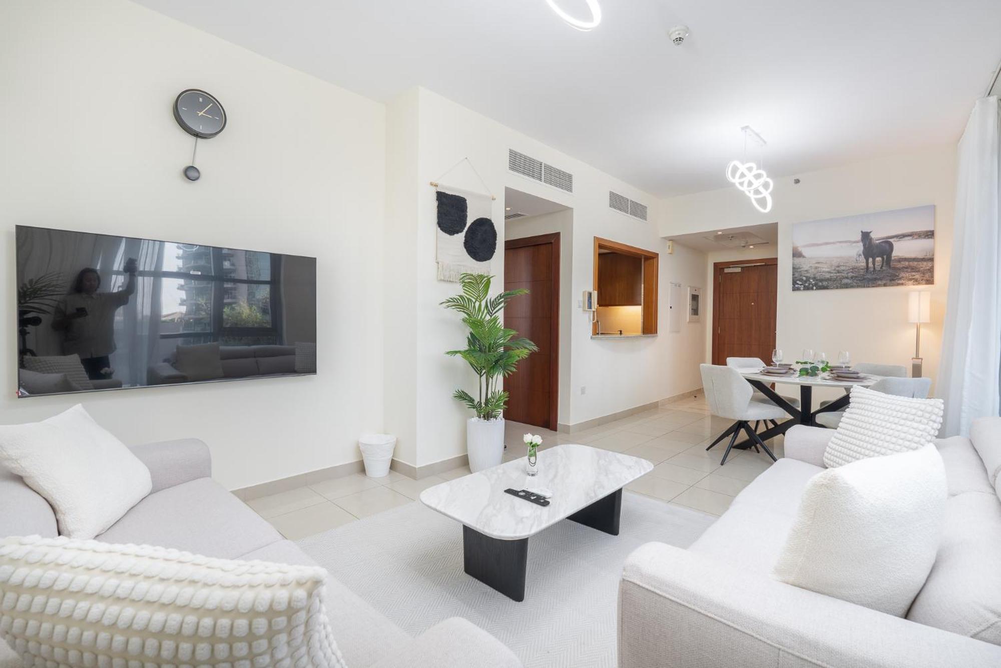 A Grand 1 Bedroom In Downtown That Sleeps 6 Apartment