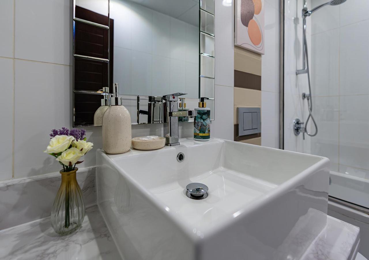 Apartment Luxurious One Bedroom With Burj Khalifa View Dubai