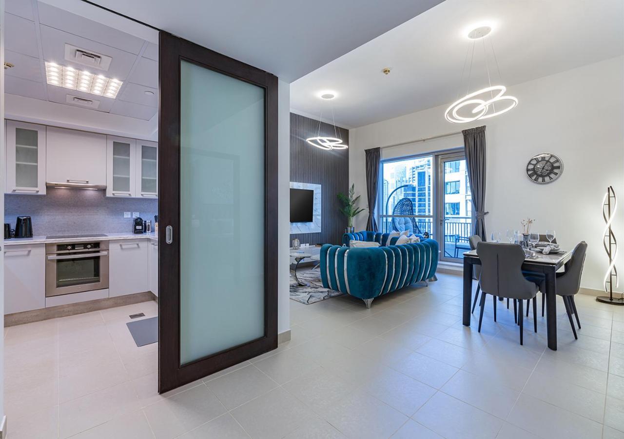 Luxurious One Bedroom With Burj Khalifa View Apartment *