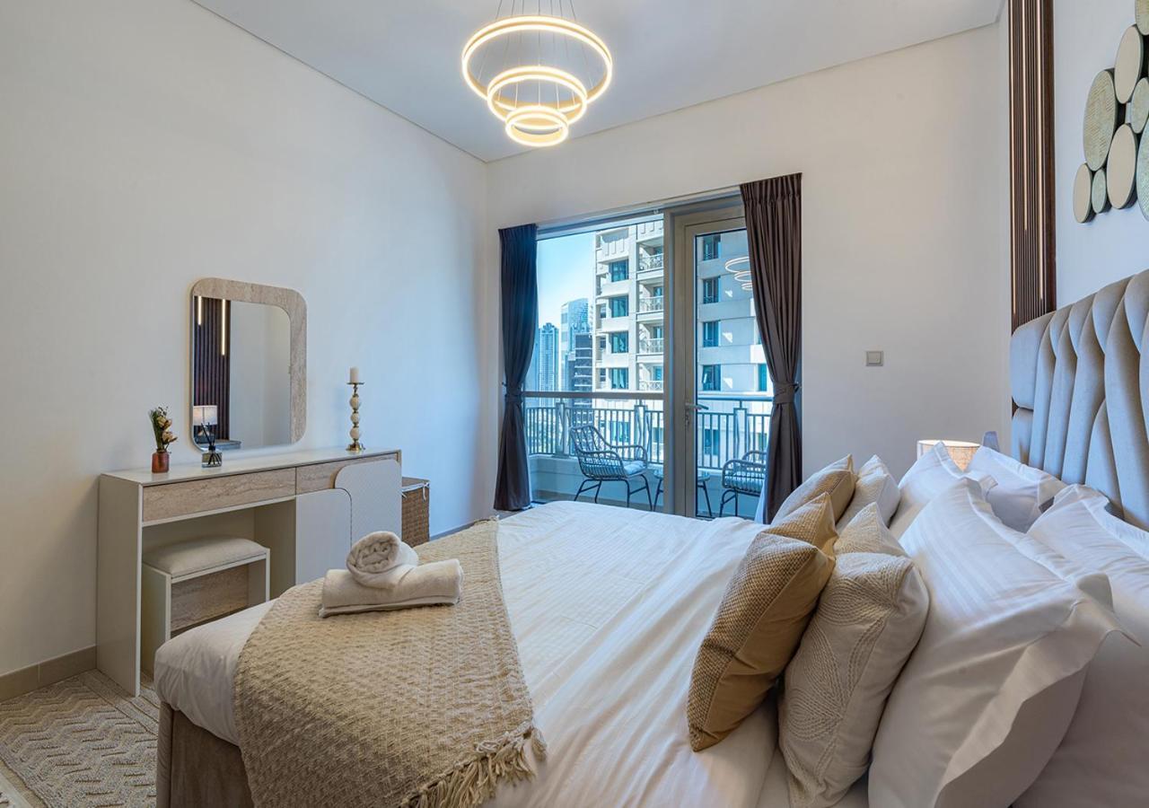 Apartment Luxurious One Bedroom With Burj Khalifa View *