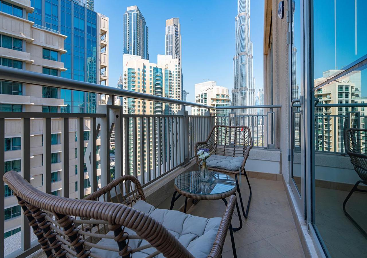 Luxurious One Bedroom With Burj Khalifa View Apartment