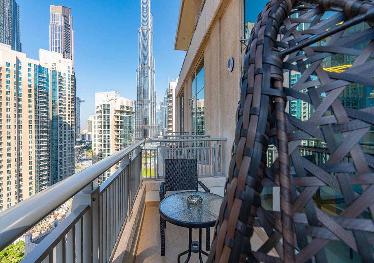 Luxurious One Bedroom With Burj Khalifa View Apartment *