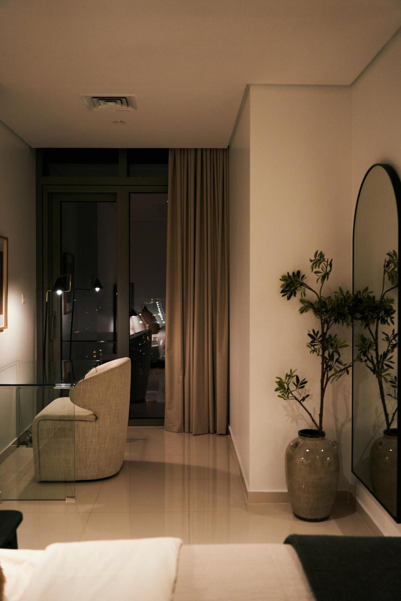 2bd Paramount Midtown - 6 Guests - Burj Views 64th Floor Infinity Pool, King Bed Dubai