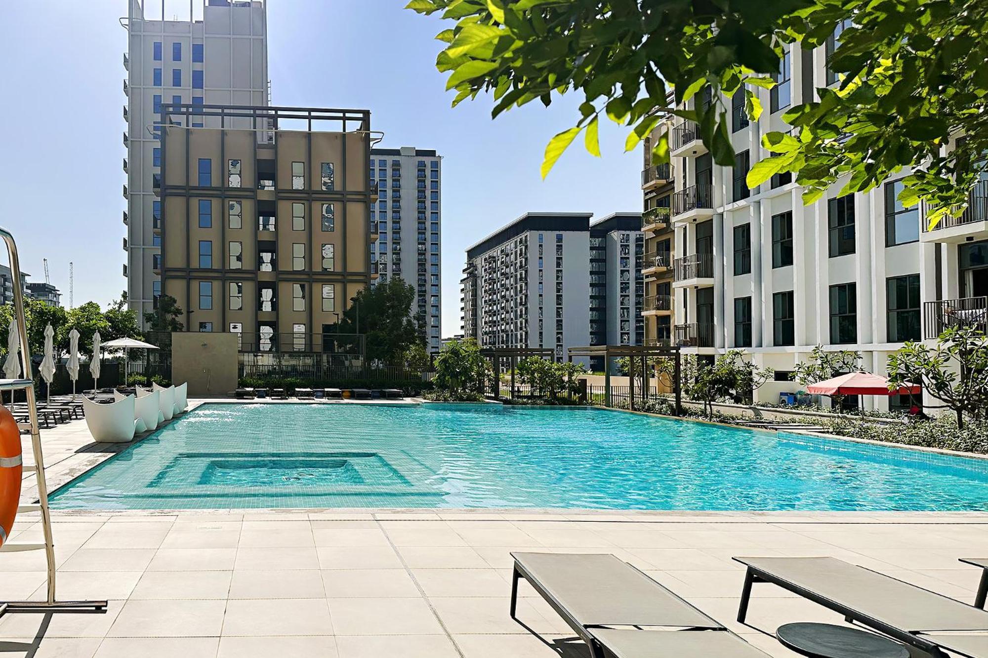 Deluxe 2br At Socio Hills Estate Apartment
