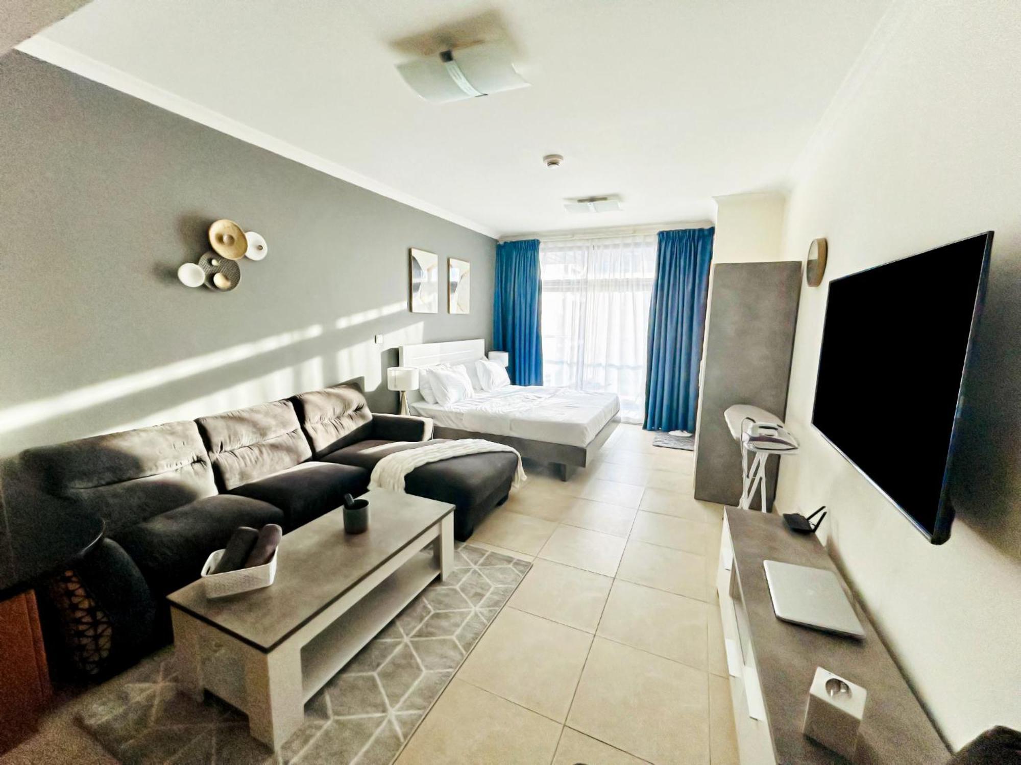 Chic Near Metro ! Apartment Dubai