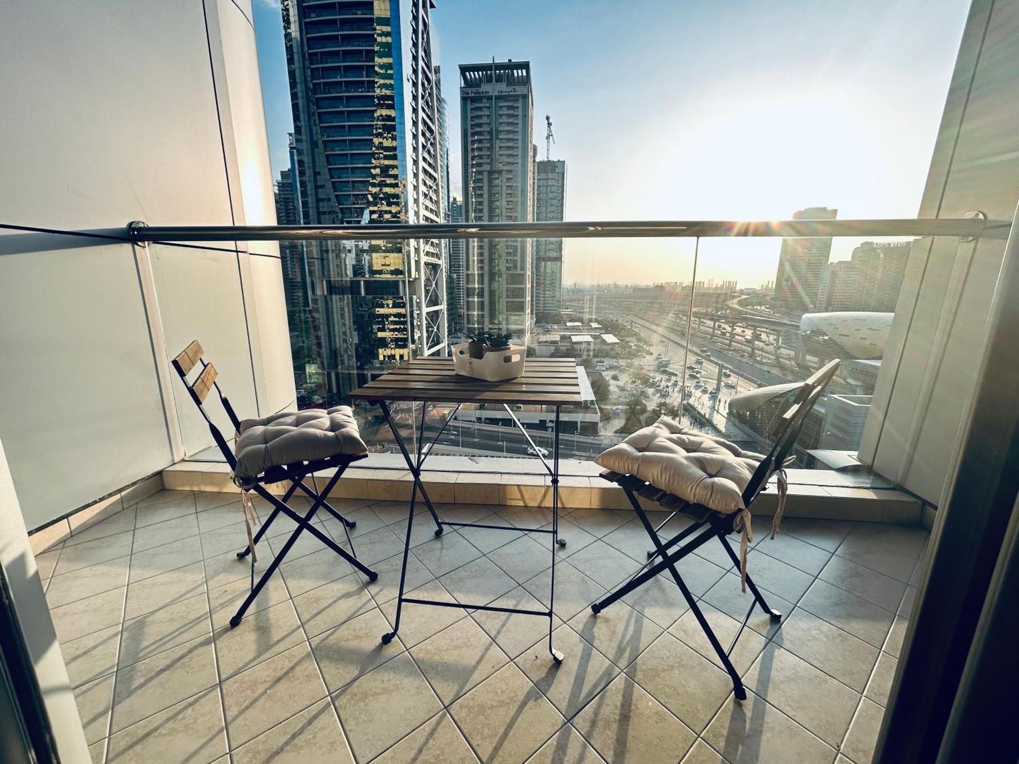 Chic Near Metro ! Apartment Dubai