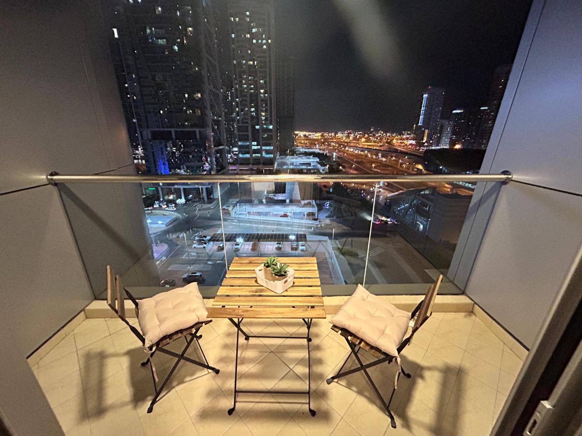 Chic Near Metro ! Apartment Dubai