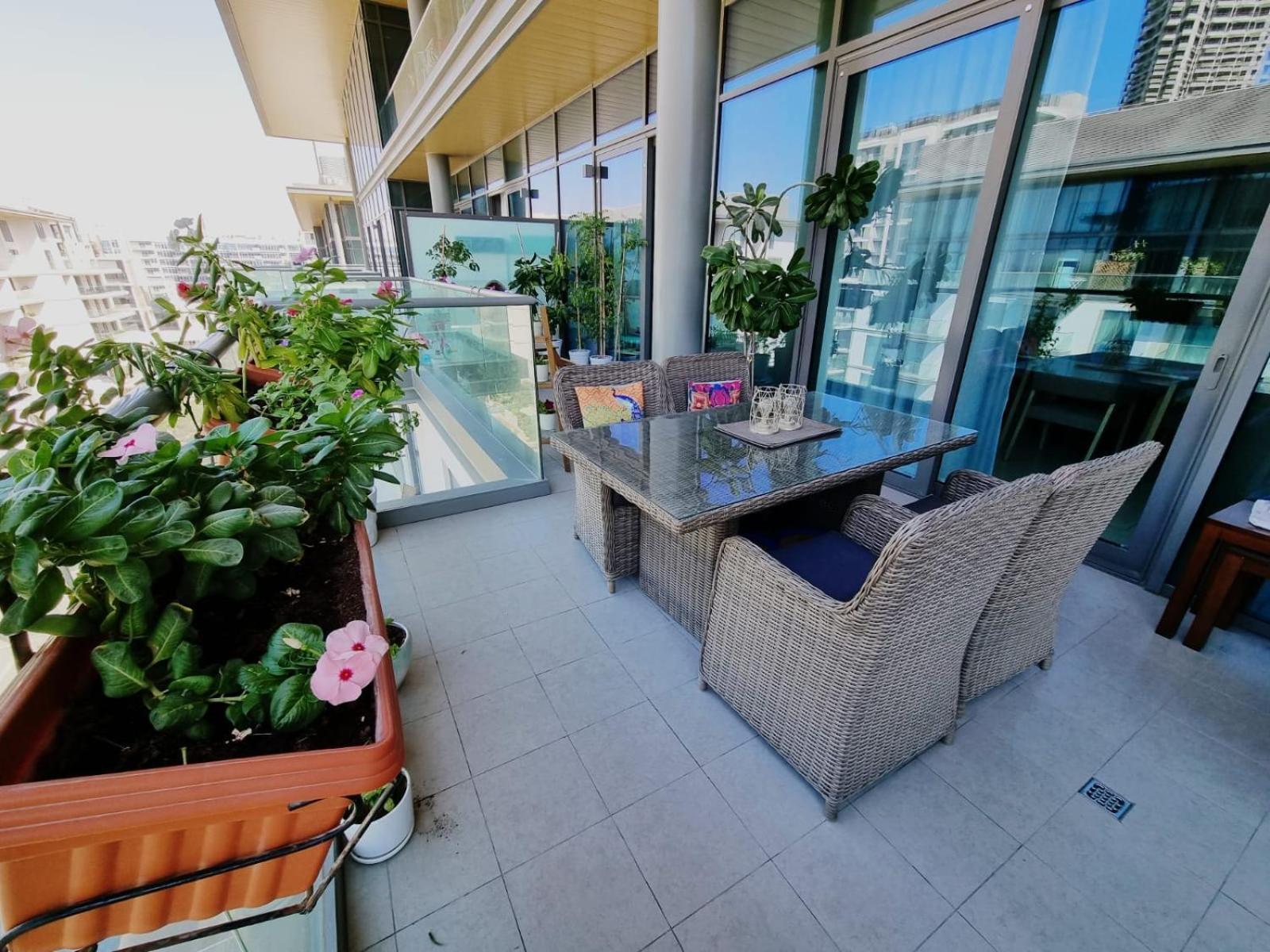 Big Layout 2br Fully Furnished Hartland Greens