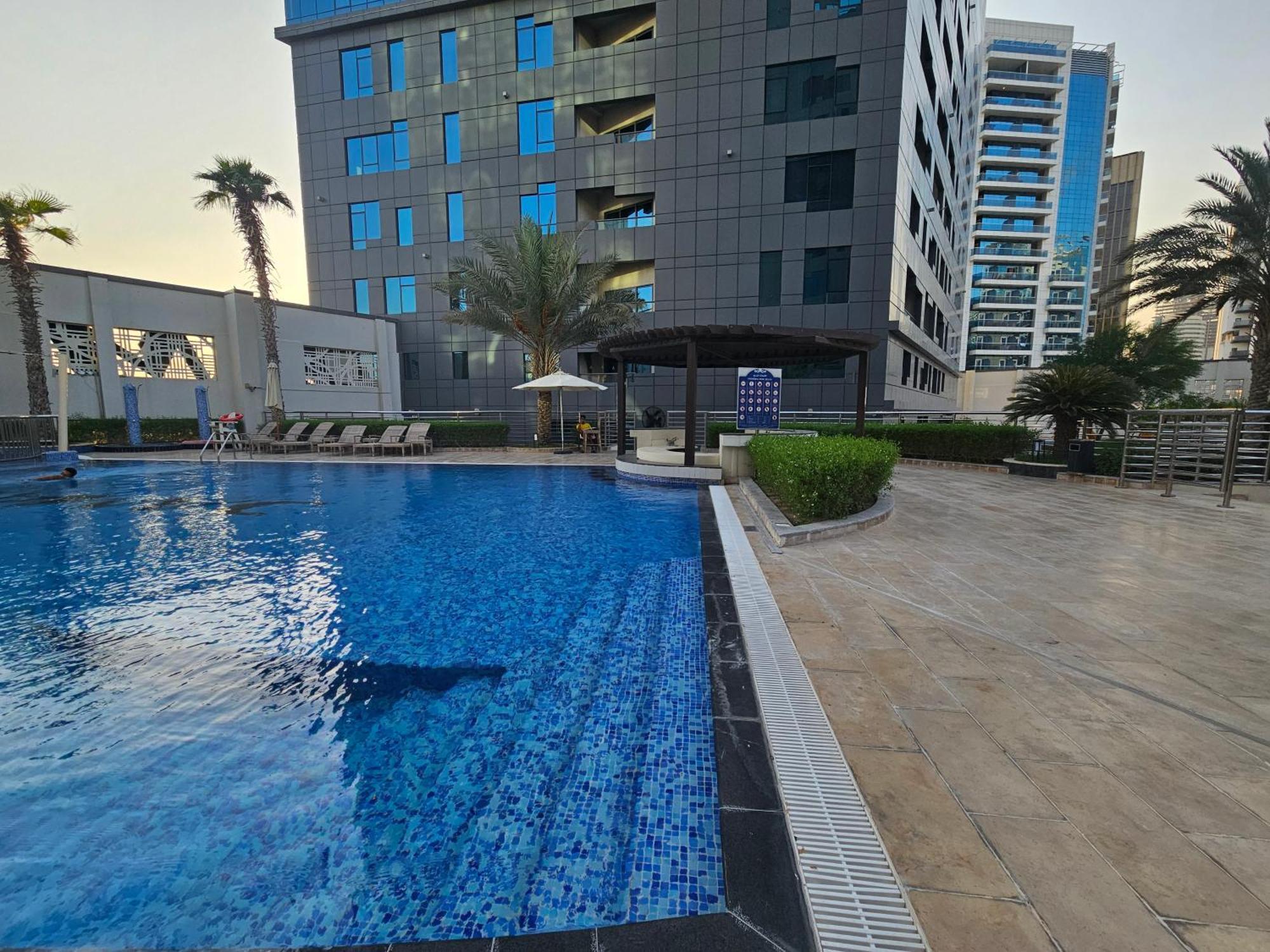 Vacay Lettings - Damac Capital Bay Tower Apartment Dubai
