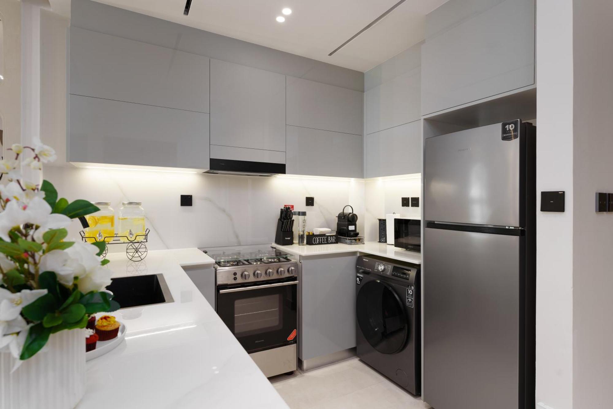 Apartment The Burj And Canal Views Dubai