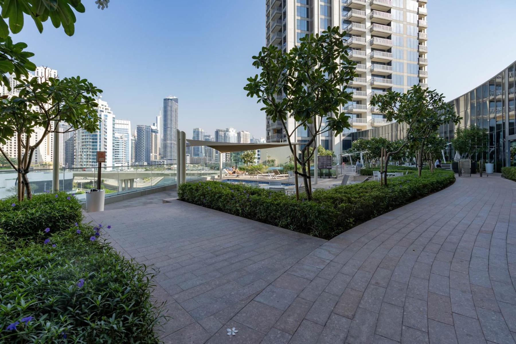 Cozy And Stunning Waterfront One Bed Dubai