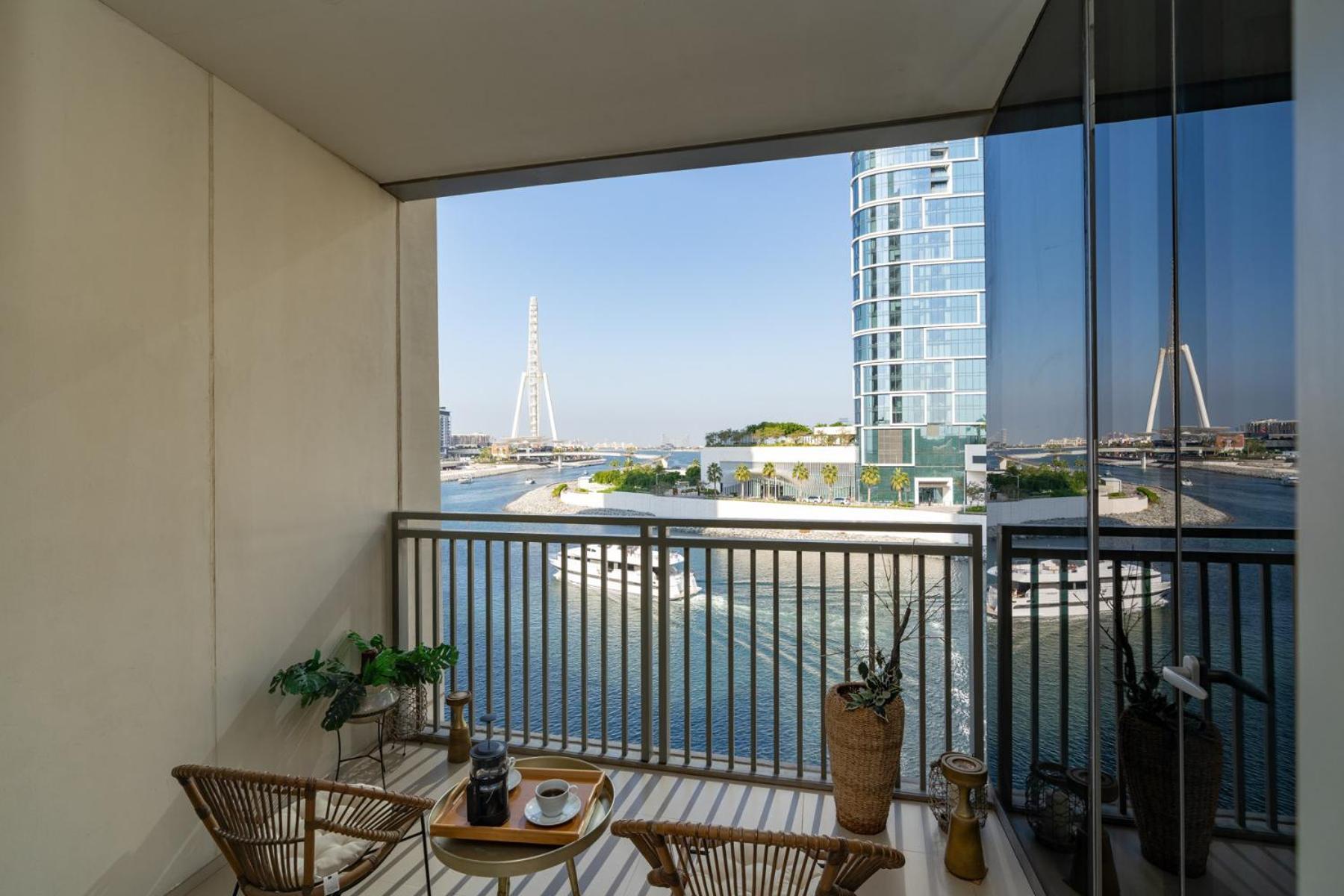 Cozy And Stunning Waterfront One Bed Apartment Dubai