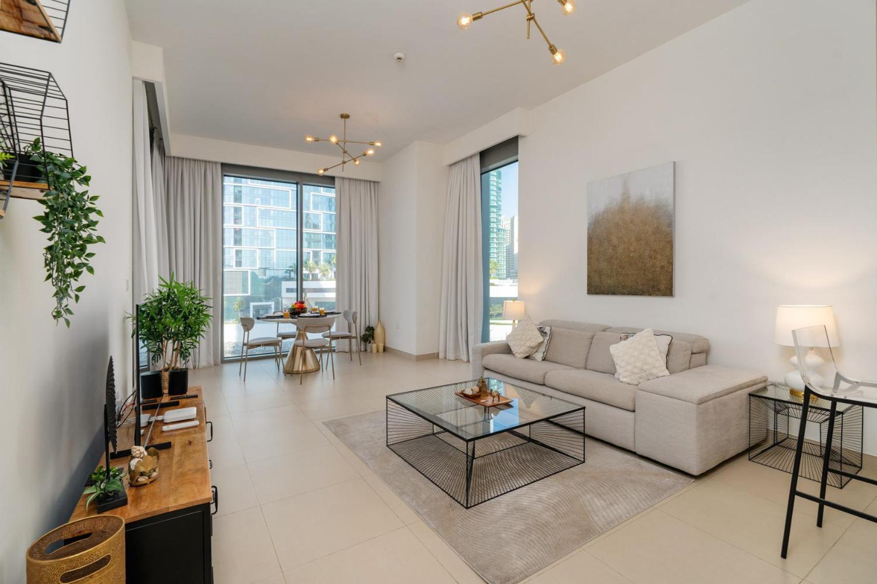 Cozy And Stunning Waterfront One Bed Dubai