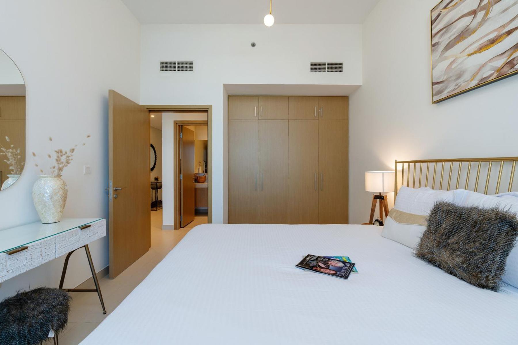 Cozy And Stunning Waterfront One Bed Apartment *