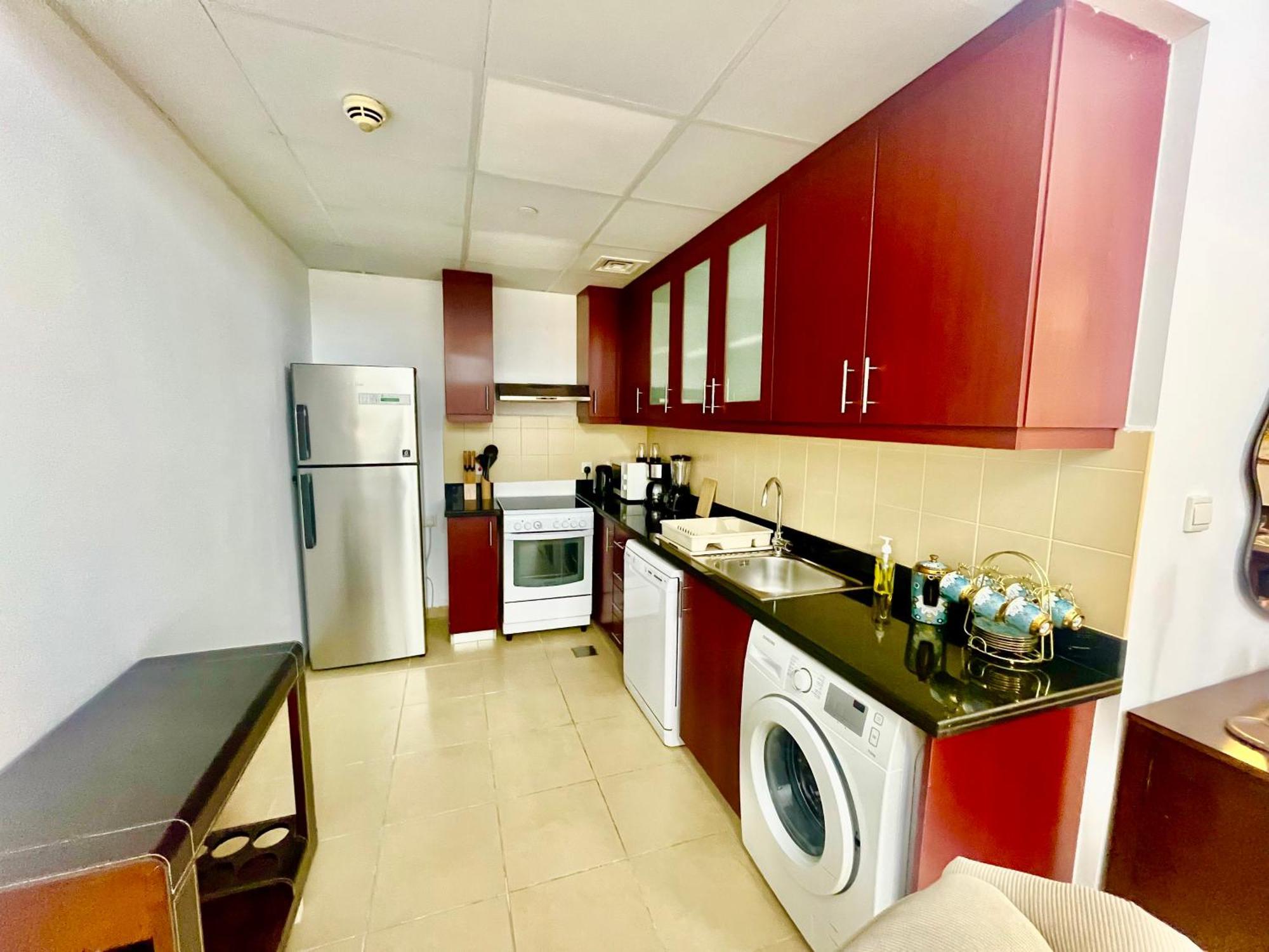 One Bedroom Available In Front Of Marina Apartment