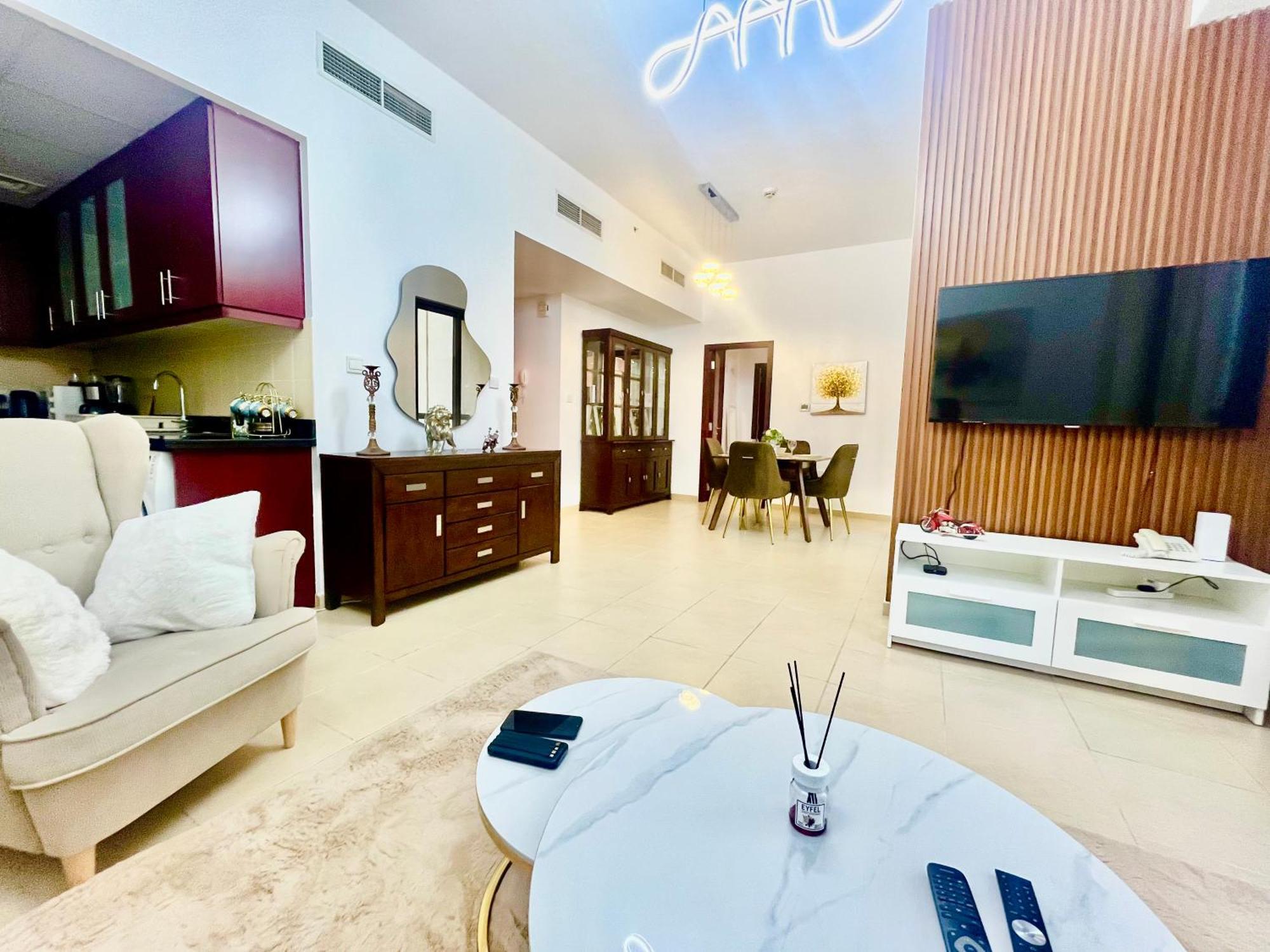 Apartment One Bedroom Available In Front Of Marina Dubai