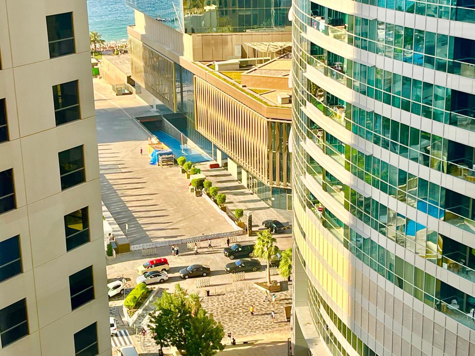 One Bedroom Available In Front Of Marina Apartment *