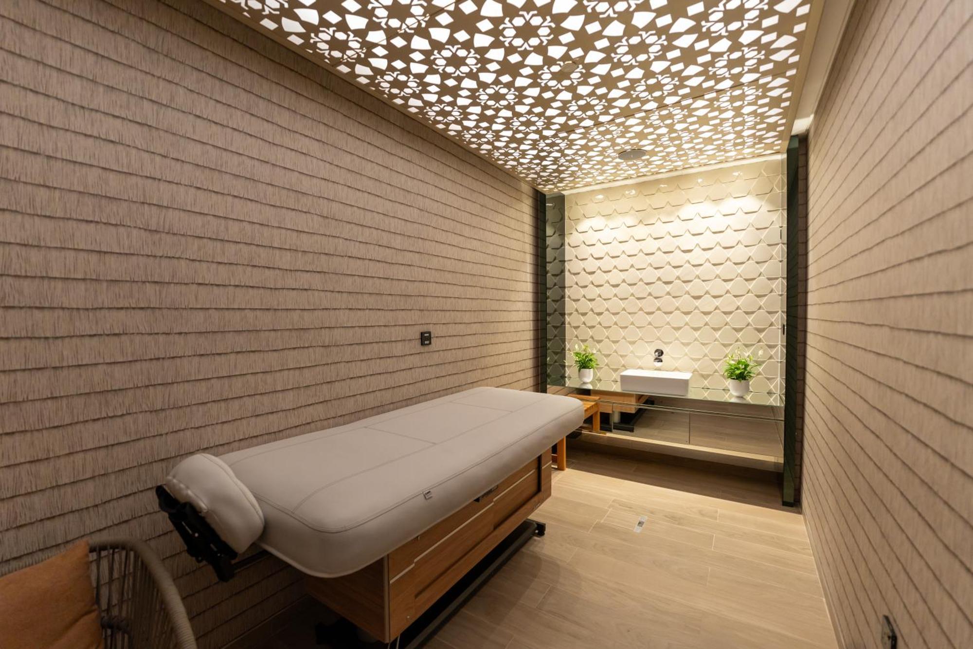 Hotel Tumbi West Palm Dubai,tapestry Collection Hilton 4*
