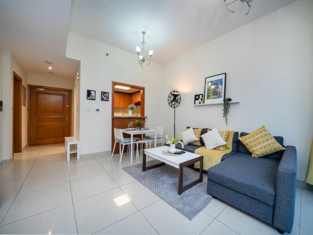 Marina 1 Bed With Direct Metro Access Apartment