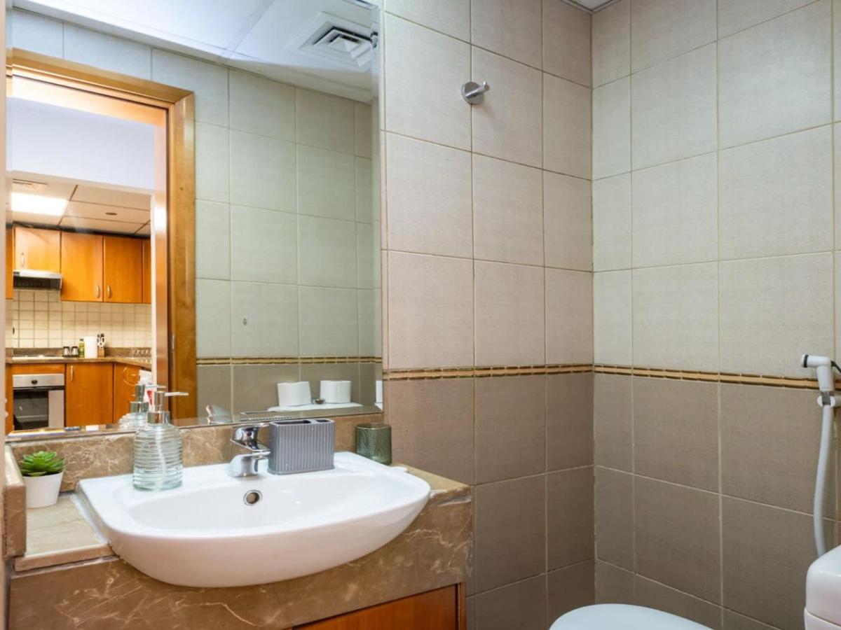 Marina 1 Bed With Direct Metro Access *