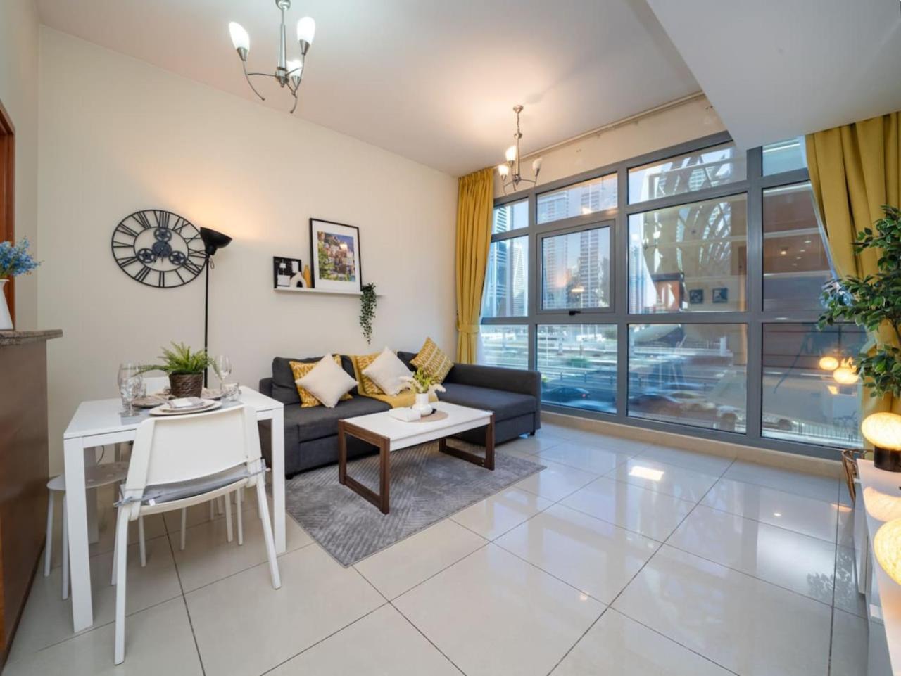 Marina 1 Bed With Direct Metro Access Apartment