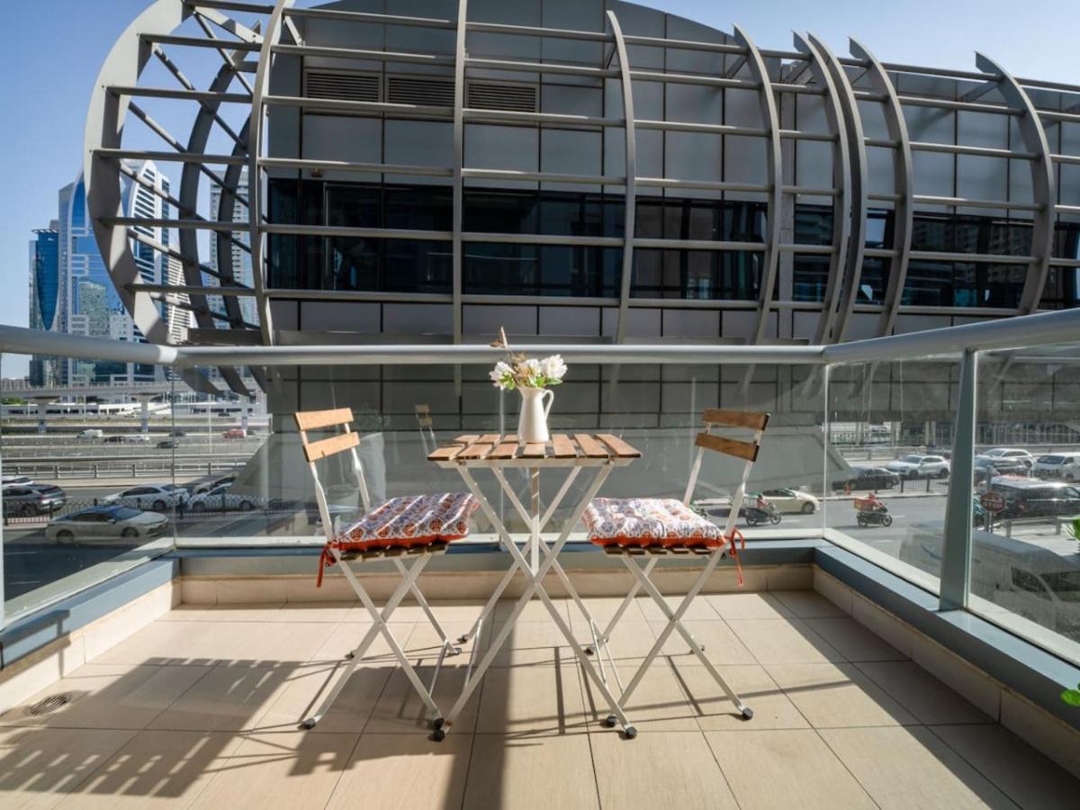 Marina 1 Bed With Direct Metro Access Apartment Dubai