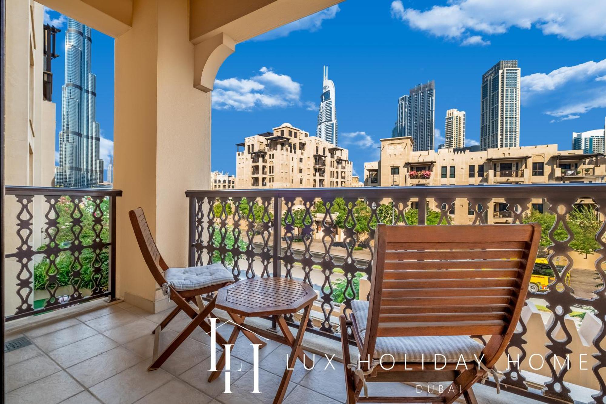 Lux Burj Khalifa View Across Mall Apartment