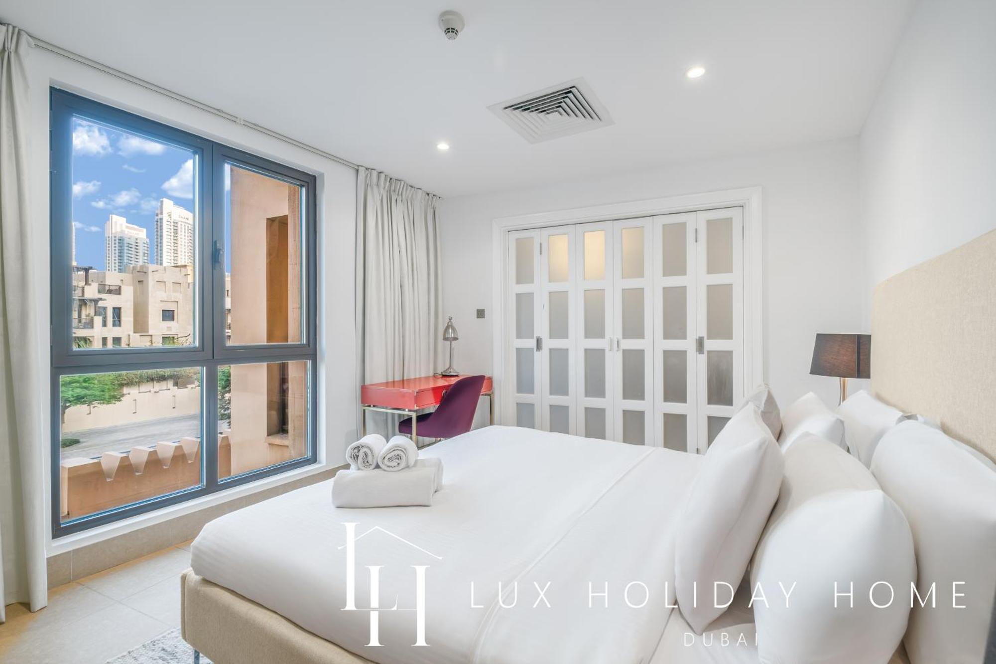 Lux Burj Khalifa View Across Mall Apartment *