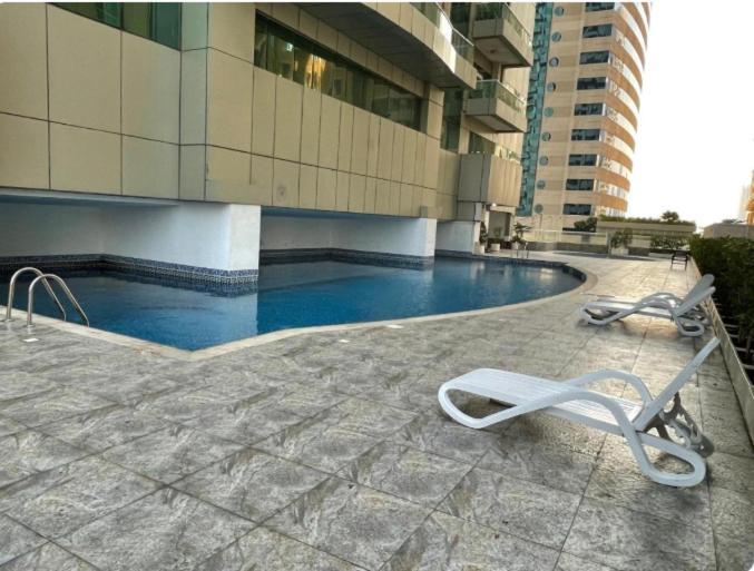 Svizona's 2br In Marina Apartment