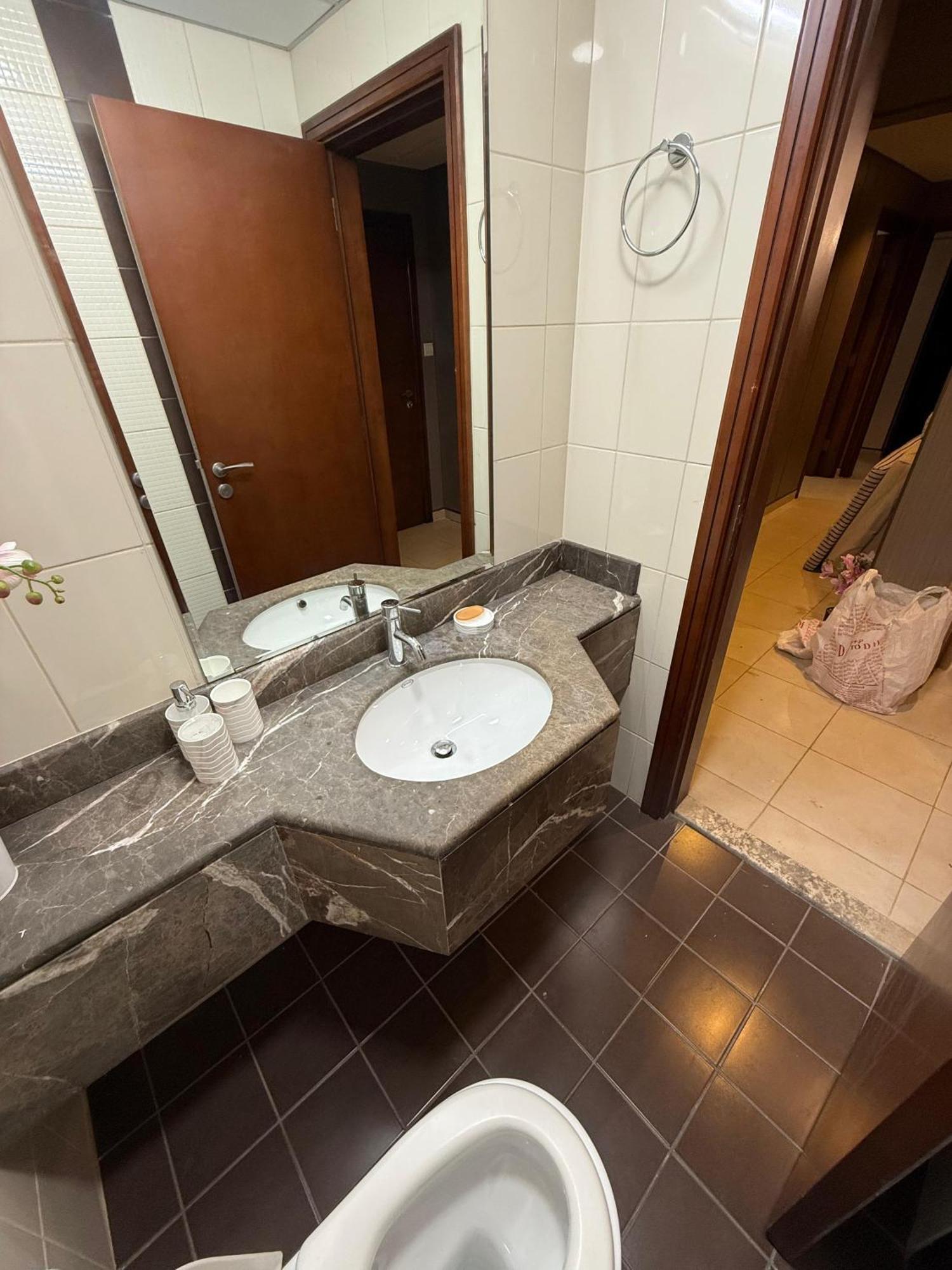 5 Min To Mall Downtown Dormitory M & F Dubai