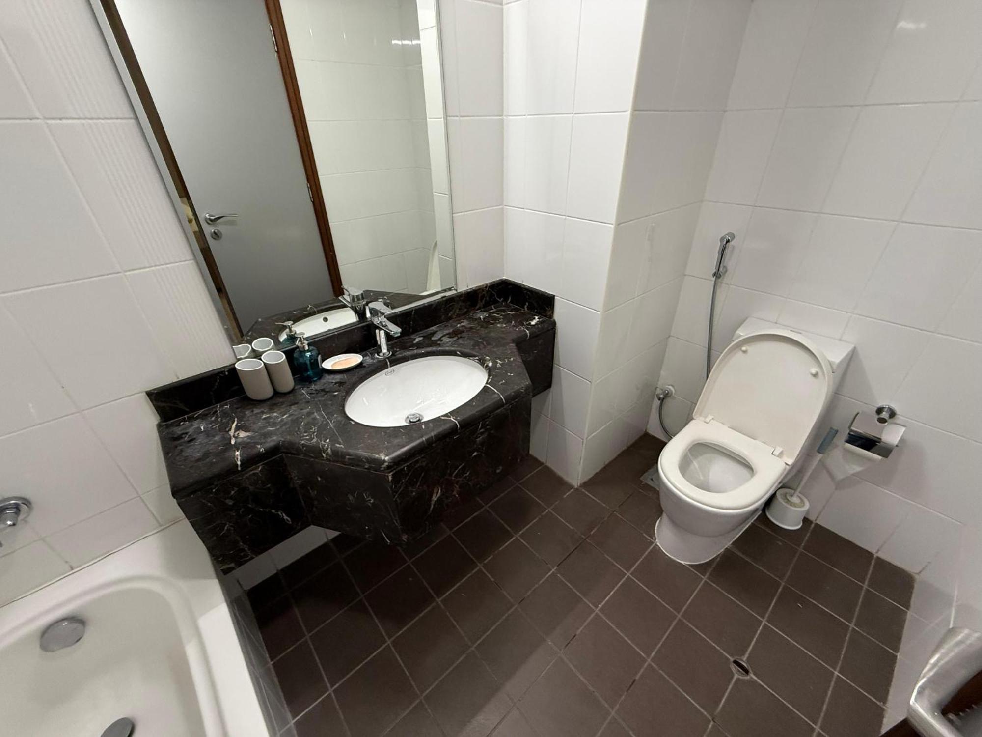 5 Min To Mall Downtown Dormitory M & F Inn Dubai