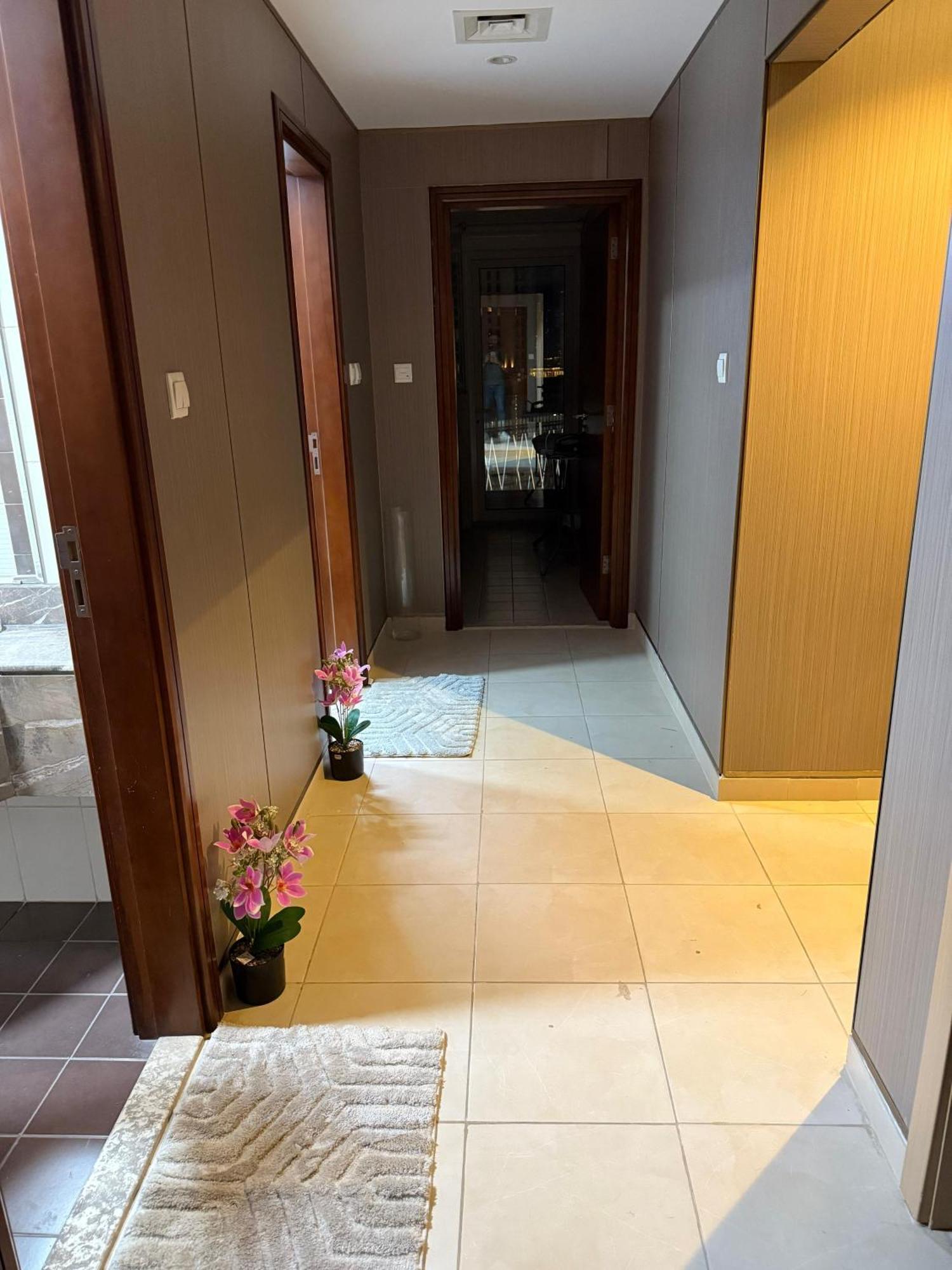Inn 5 Min To Mall Downtown Dormitory M & F Dubai