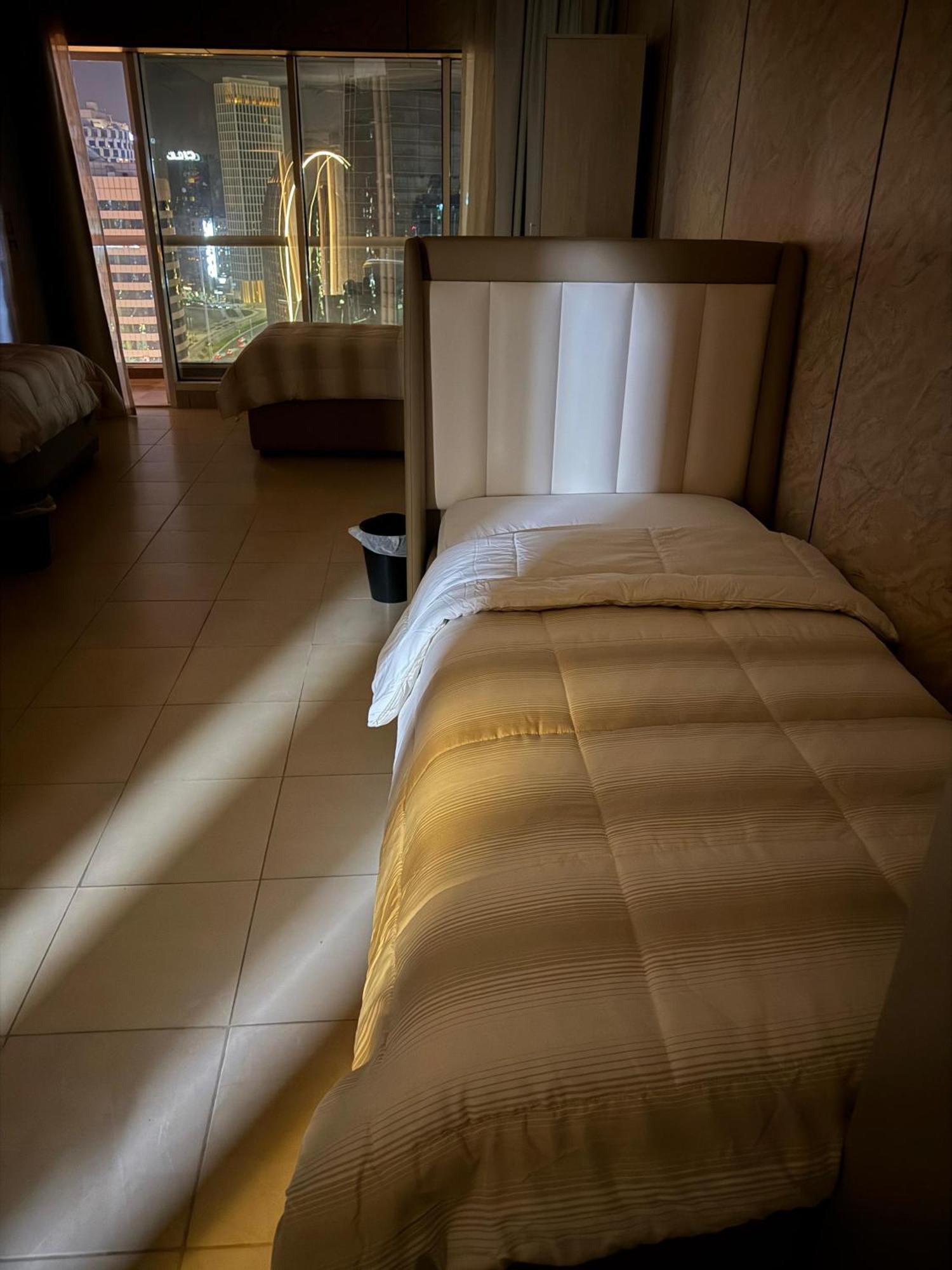 5 Min To Mall Downtown Dormitory M & F Inn Dubai