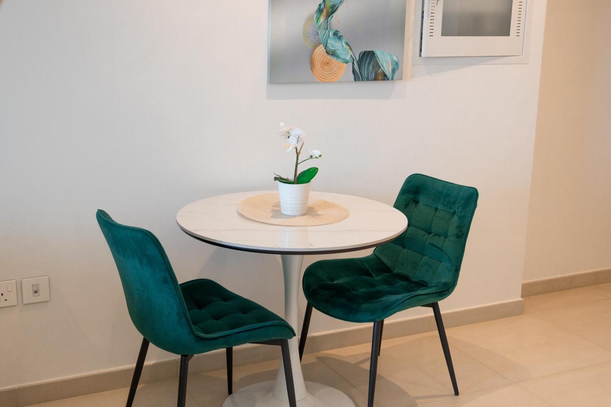 Ina Homes - 1bhk Downtown Views Direct Access To Mall Apartment *