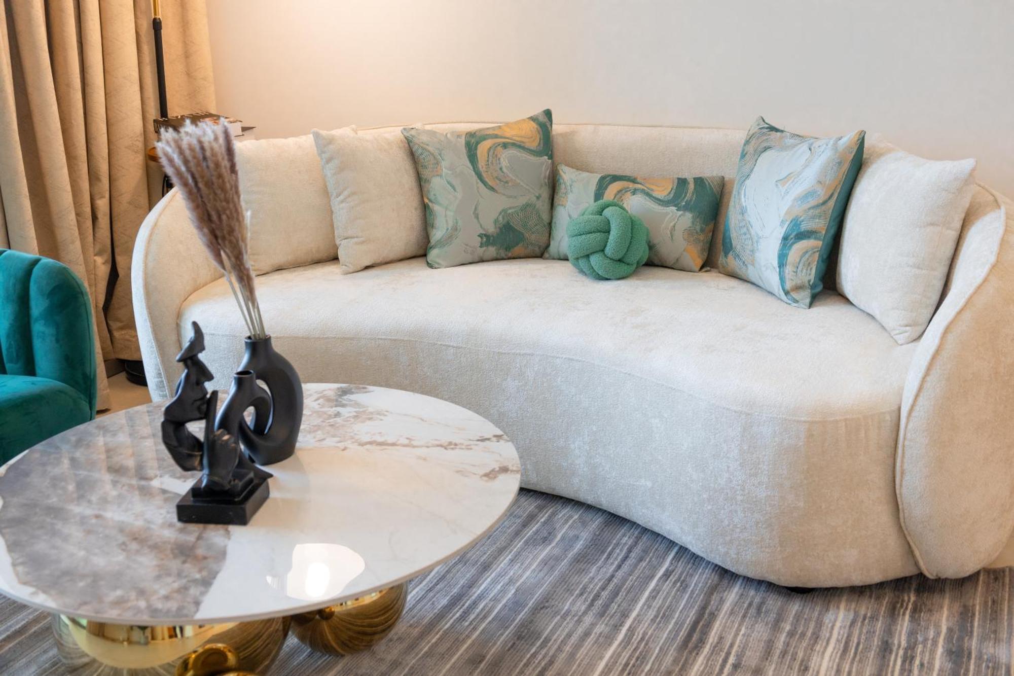 Ina Homes - 1bhk Downtown Views Direct Access To Mall